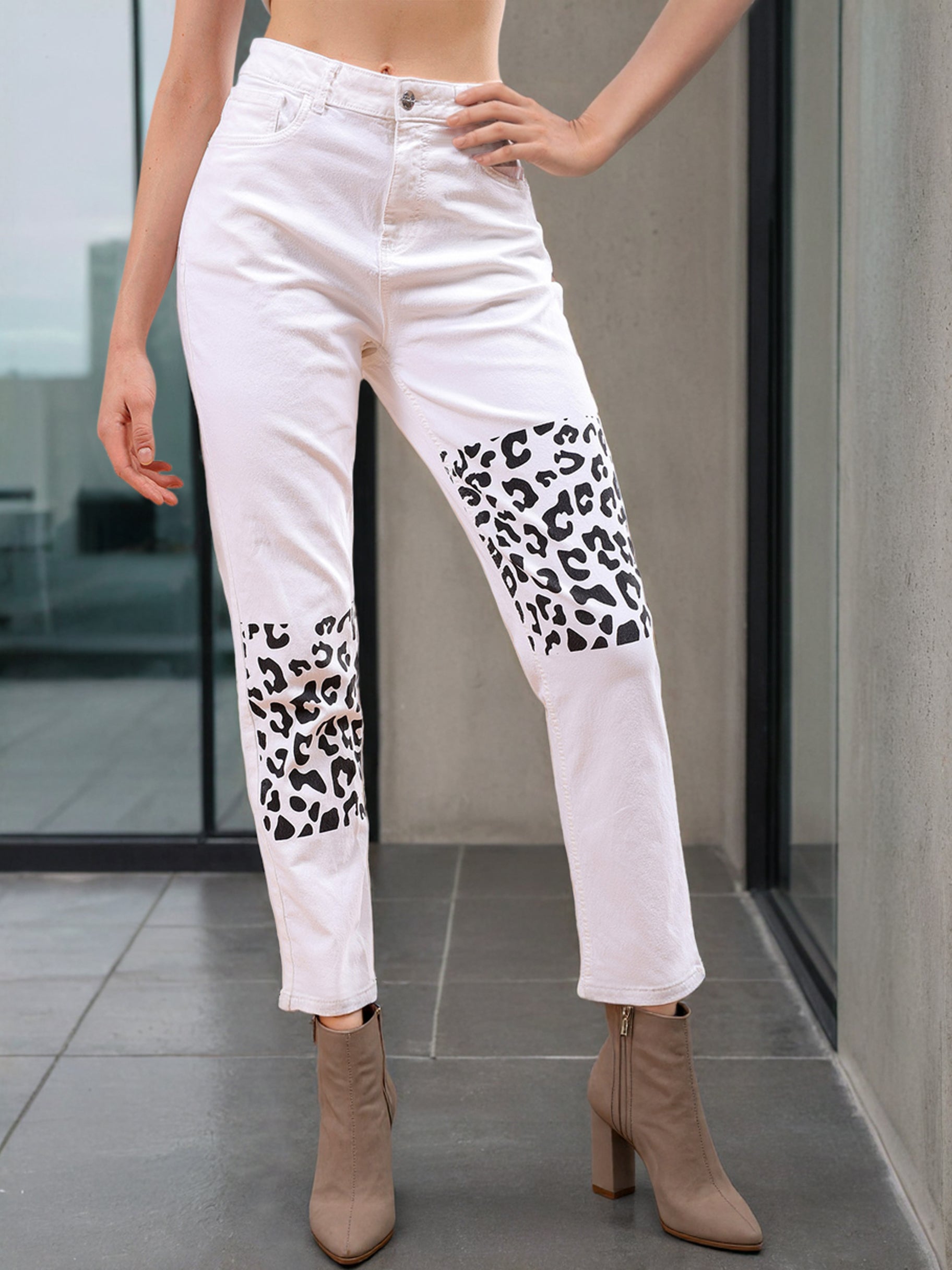 Women's Straight Fit Jeans