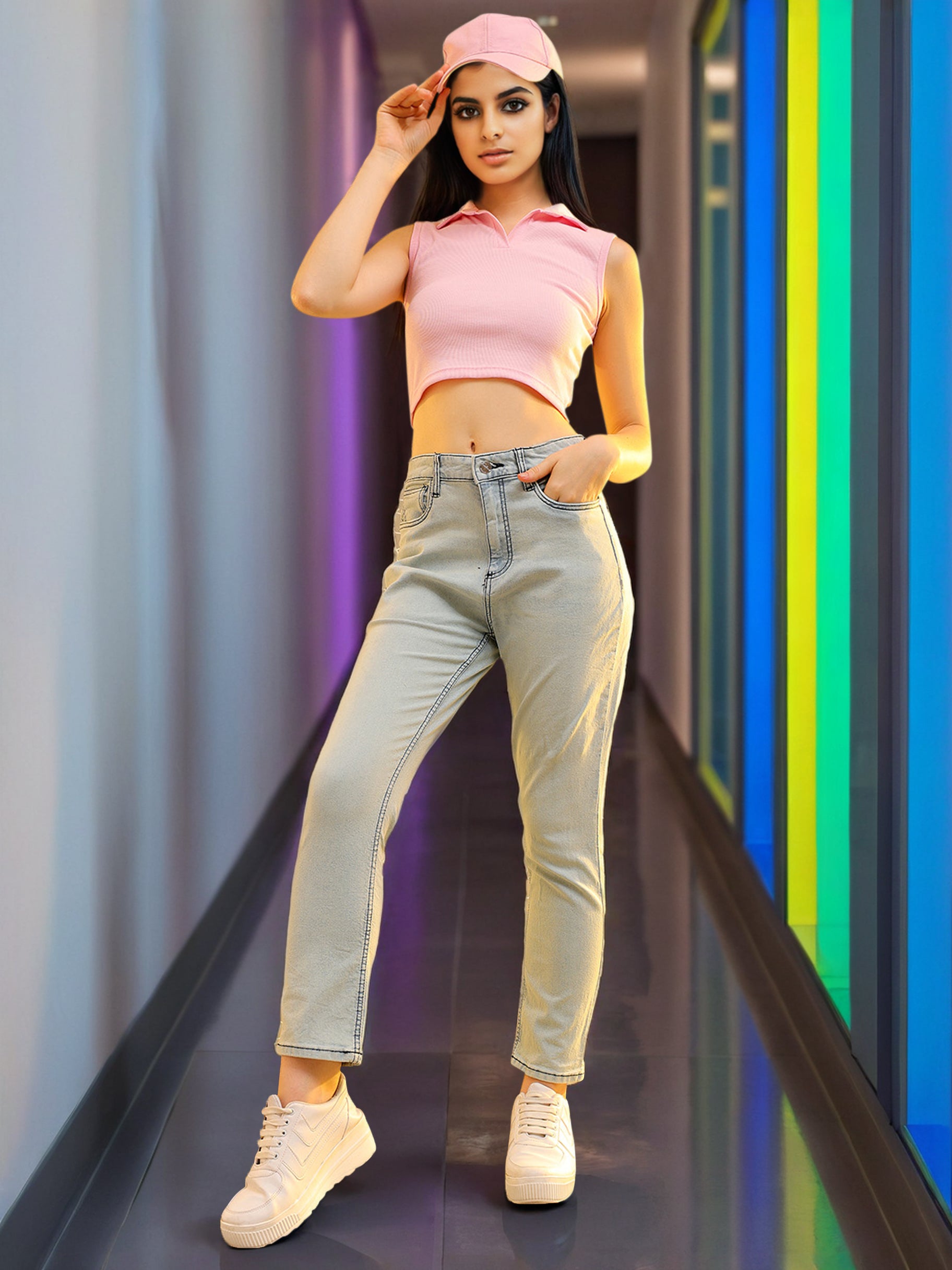 Women's Light Wash Straight Fit Denim Jeans