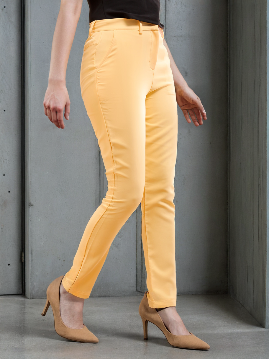 Women's Solid Tapered Pant