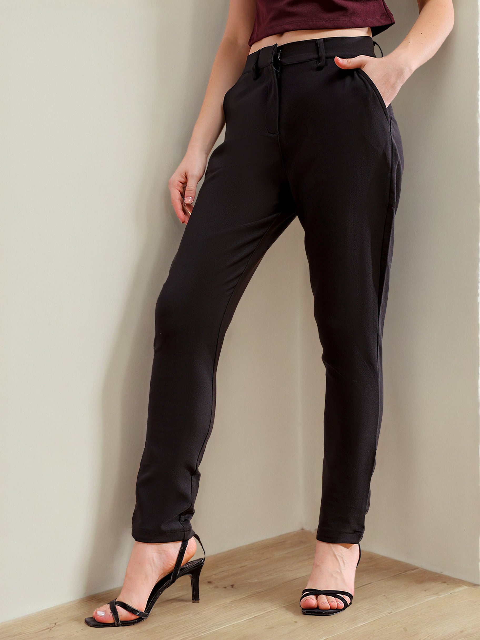 Women's Solid Tapered Pant