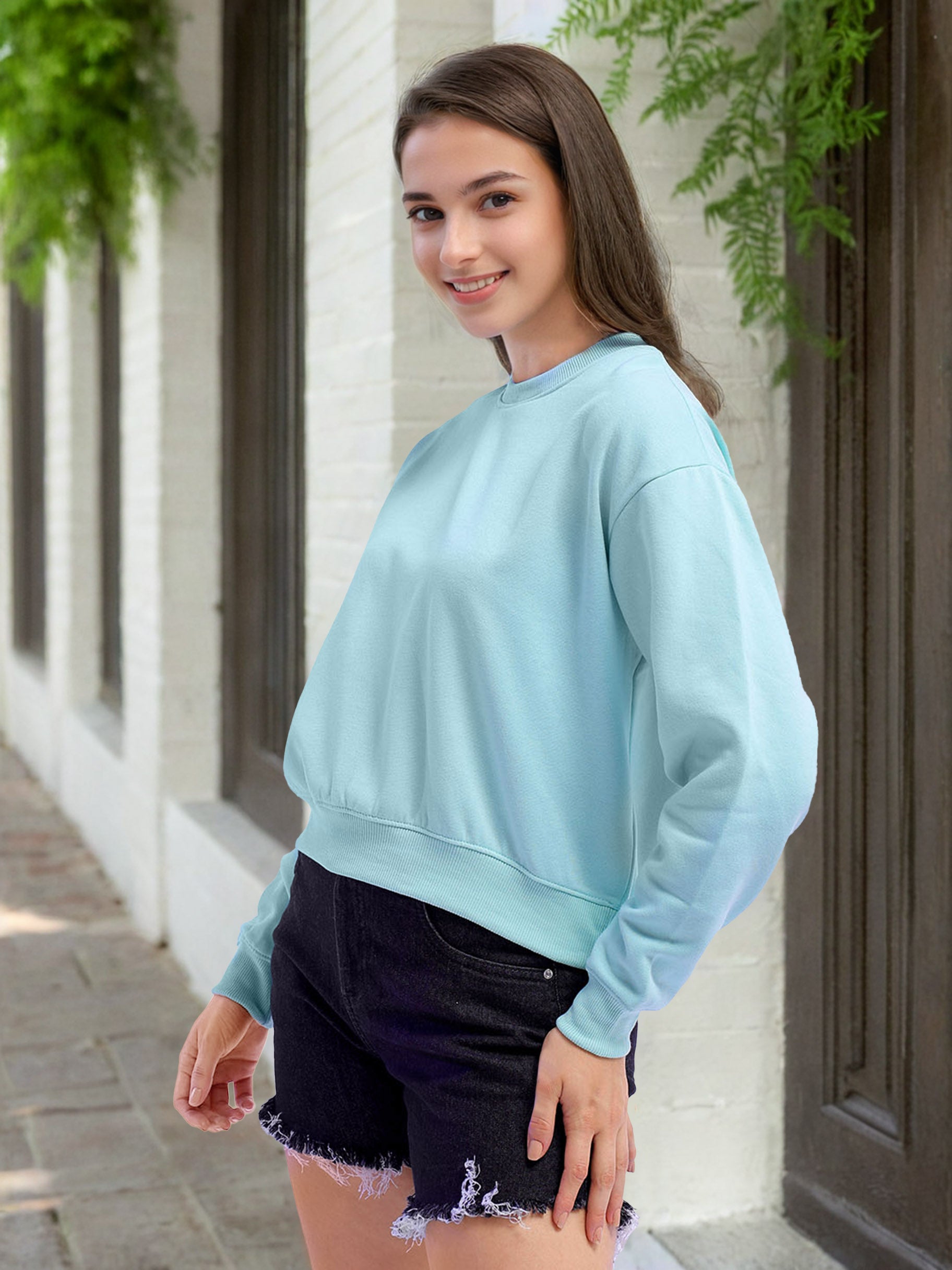 Women's Solid Regular Fit Sweatshirt