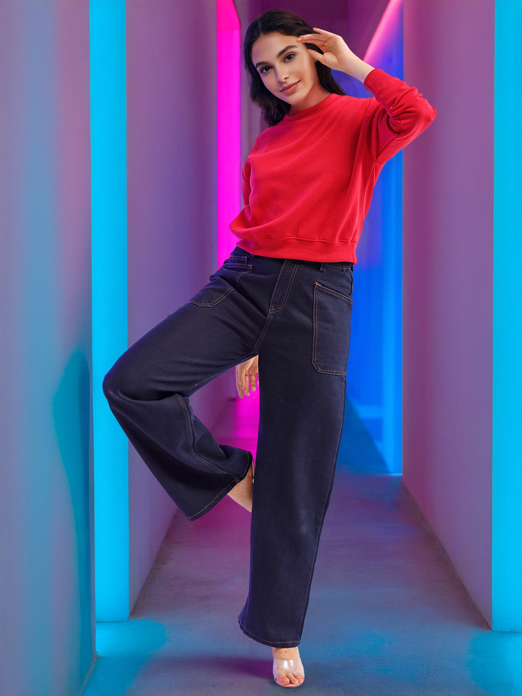 Women's Solid Regular Fit Sweatshirt