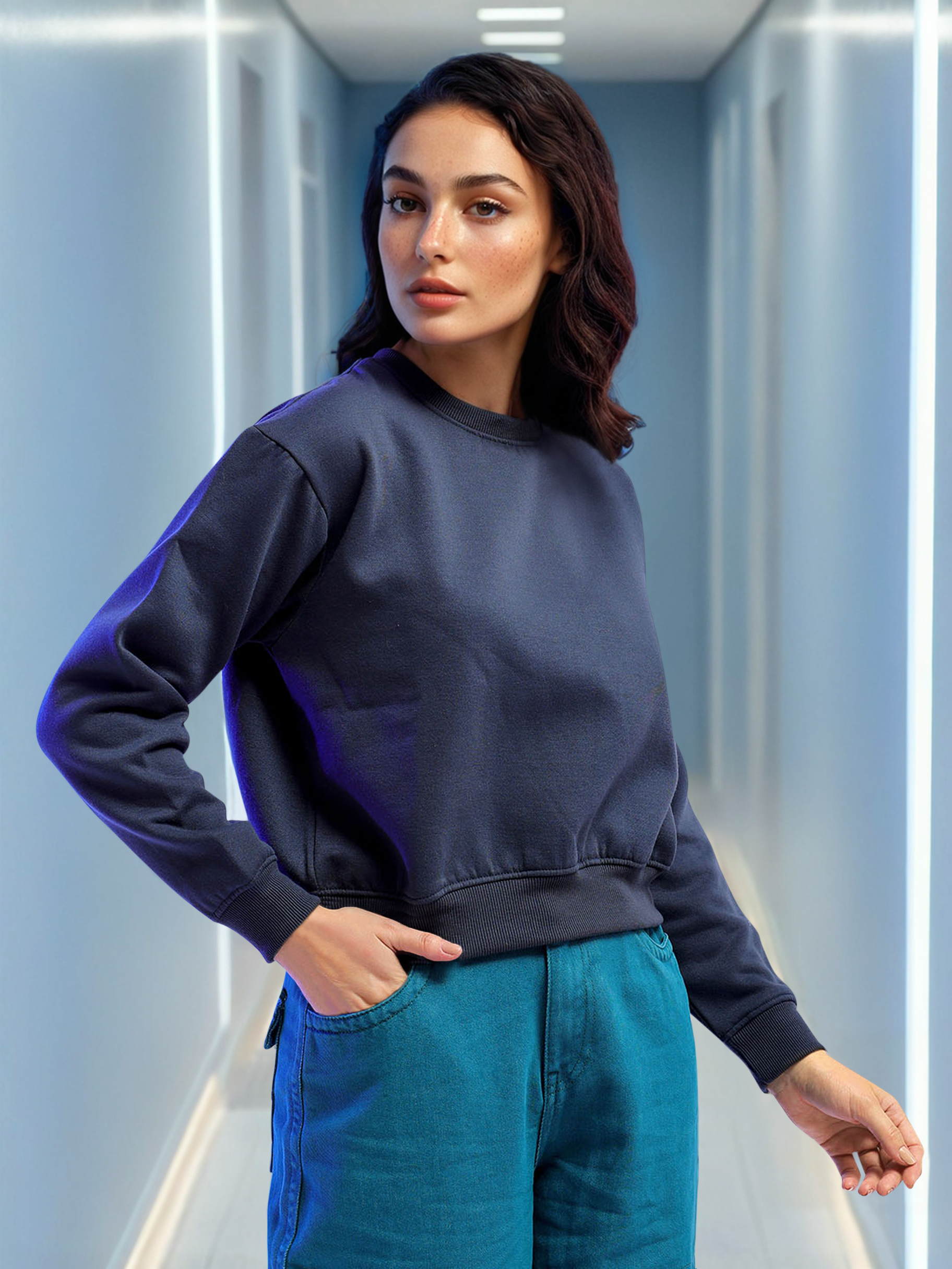 Women's Solid Regular Fit Sweatshirt