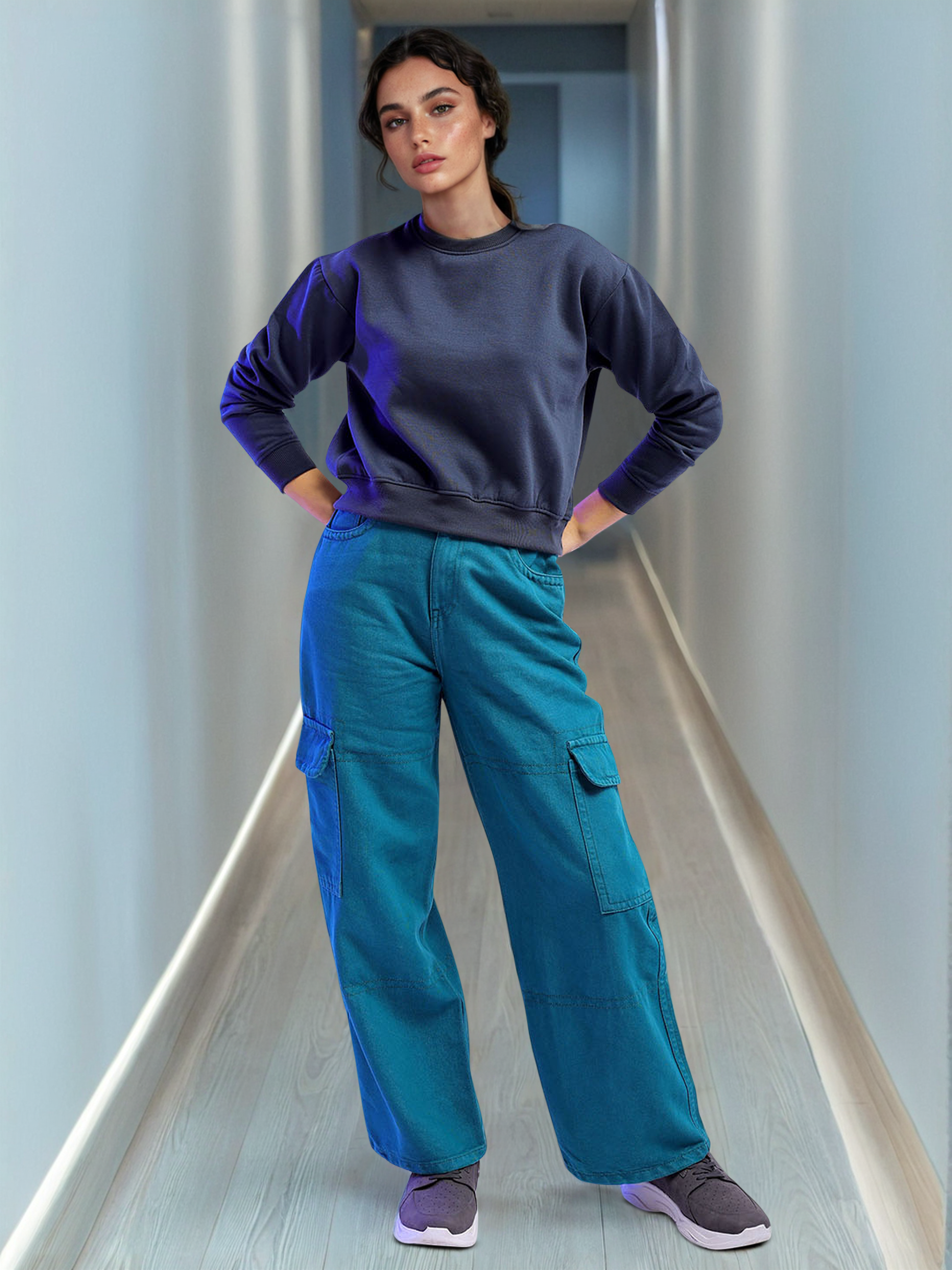 Women's Solid Regular Fit Sweatshirt