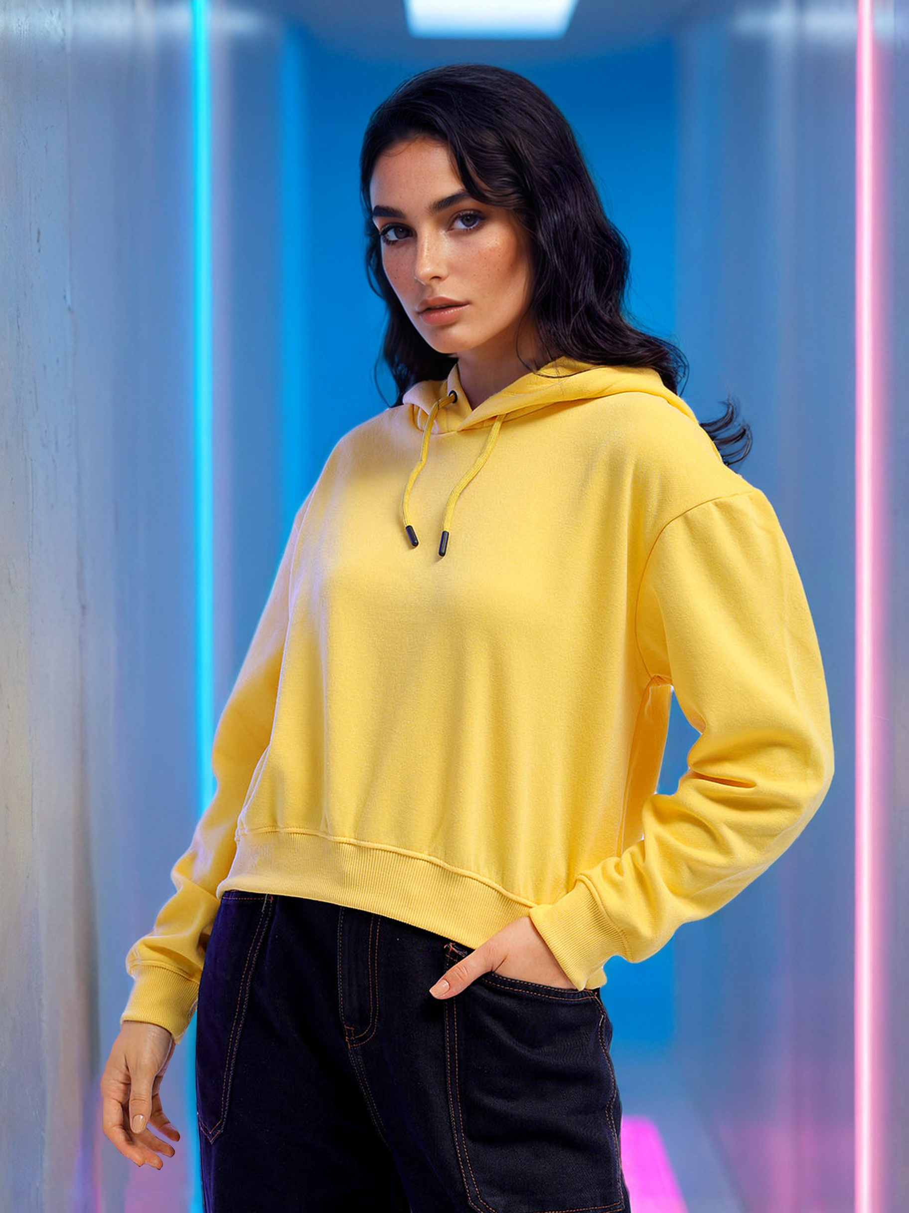 Women's Solid Regular Fit Sweatshirt