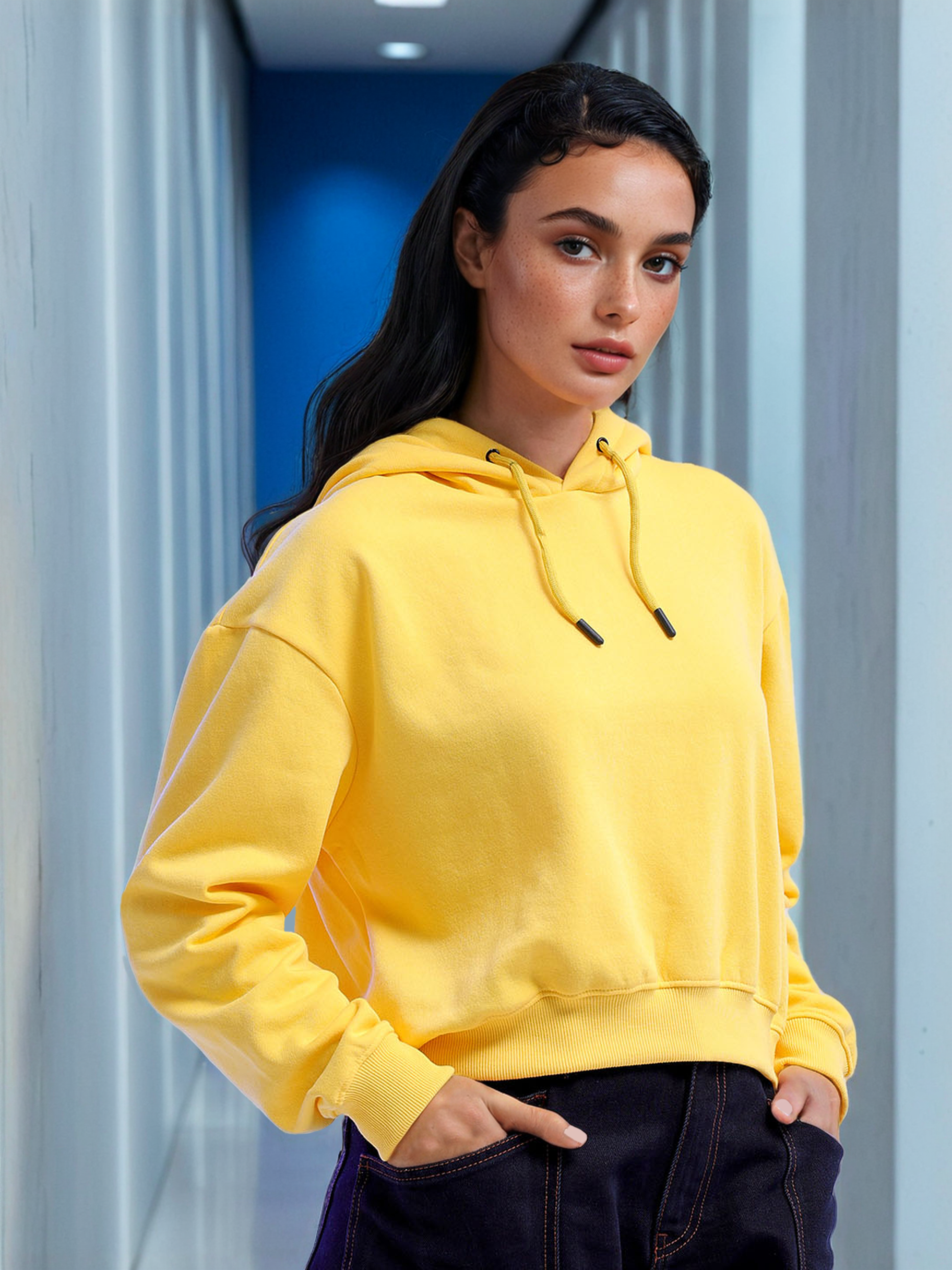 Women's Solid Regular Fit Sweatshirt