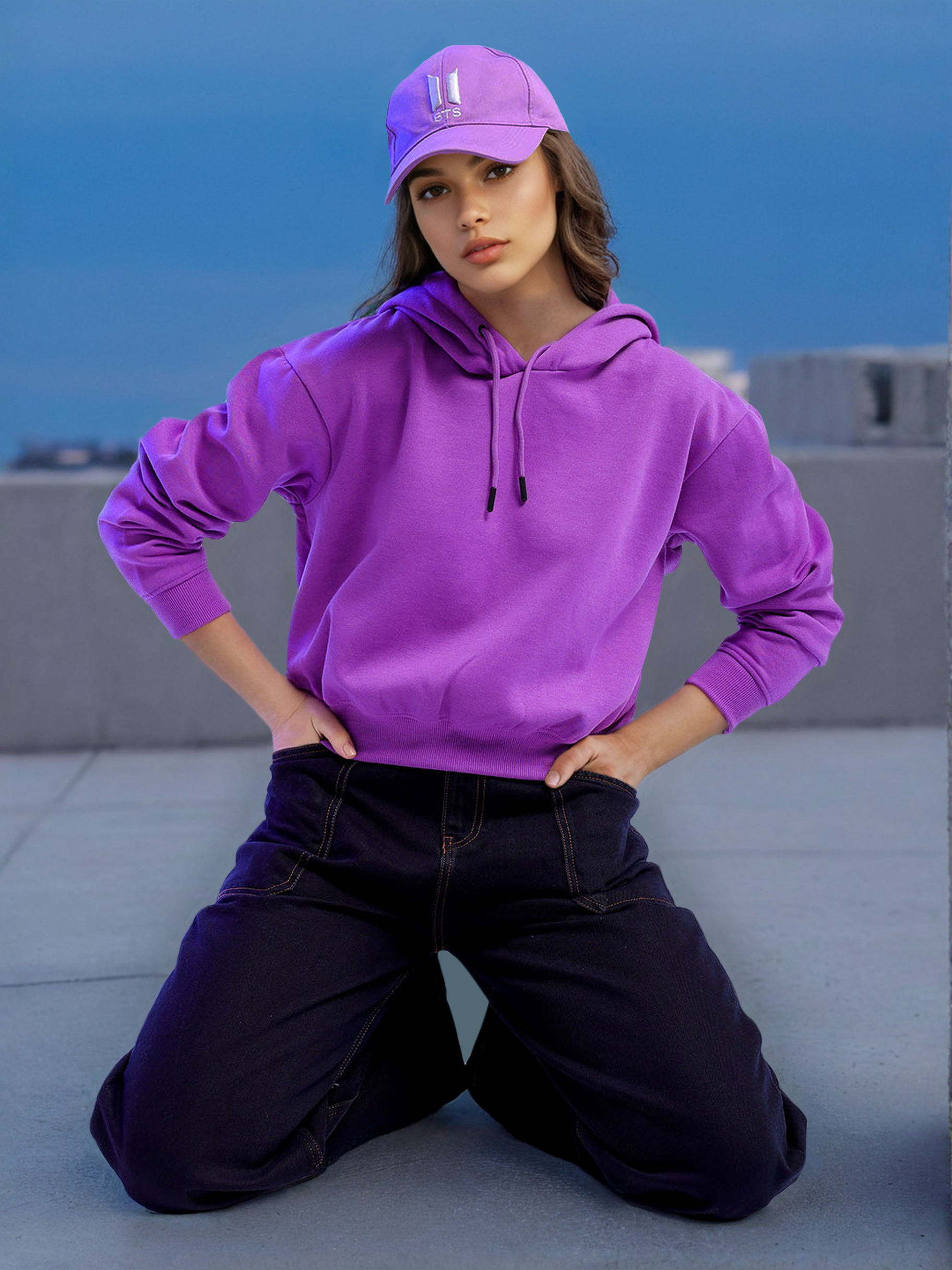 Women's Solid Regular Fit Sweatshirt