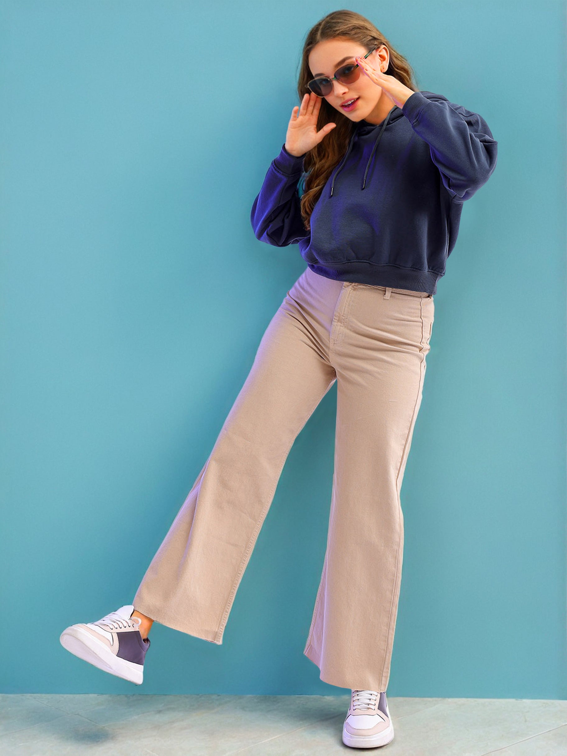 Women's Solid Regular Fit Sweatshirt