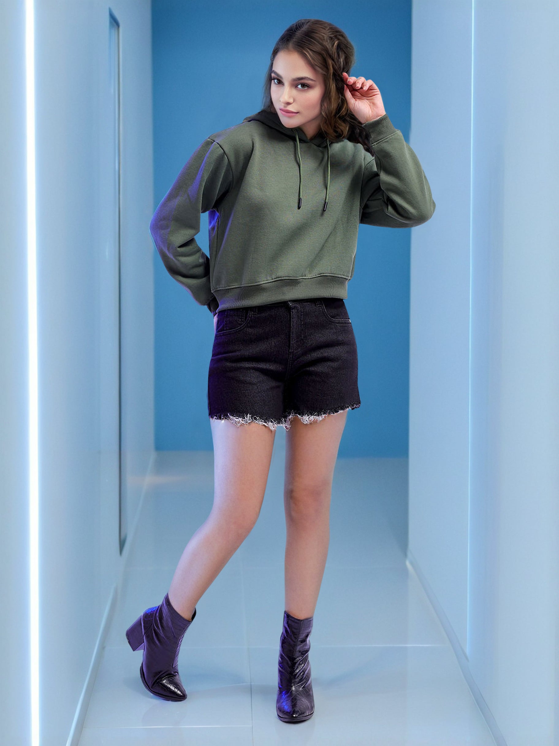 Women's Solid Regular Fit Sweatshirt