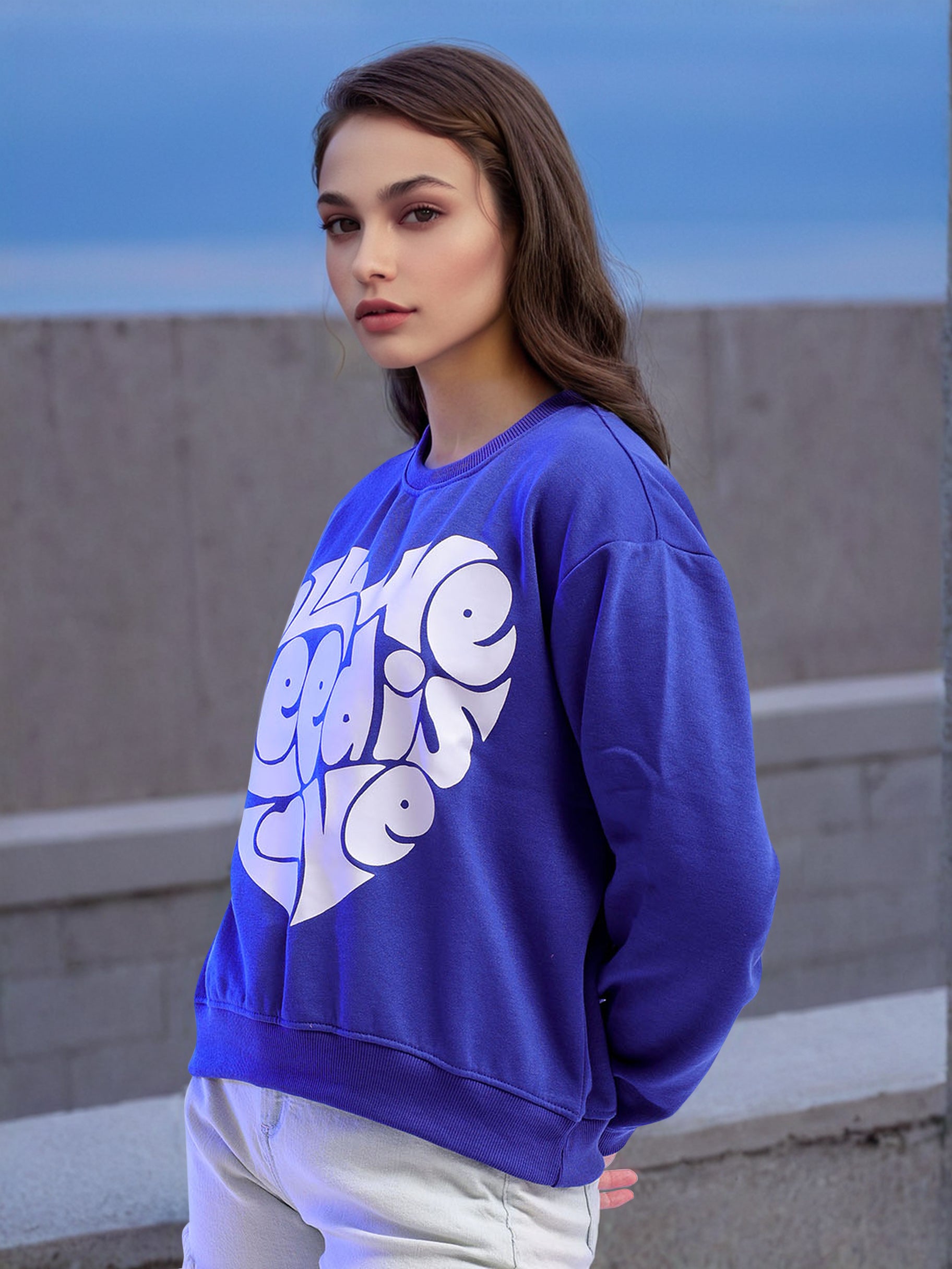 Women's Solid Regular Fit Sweatshirt