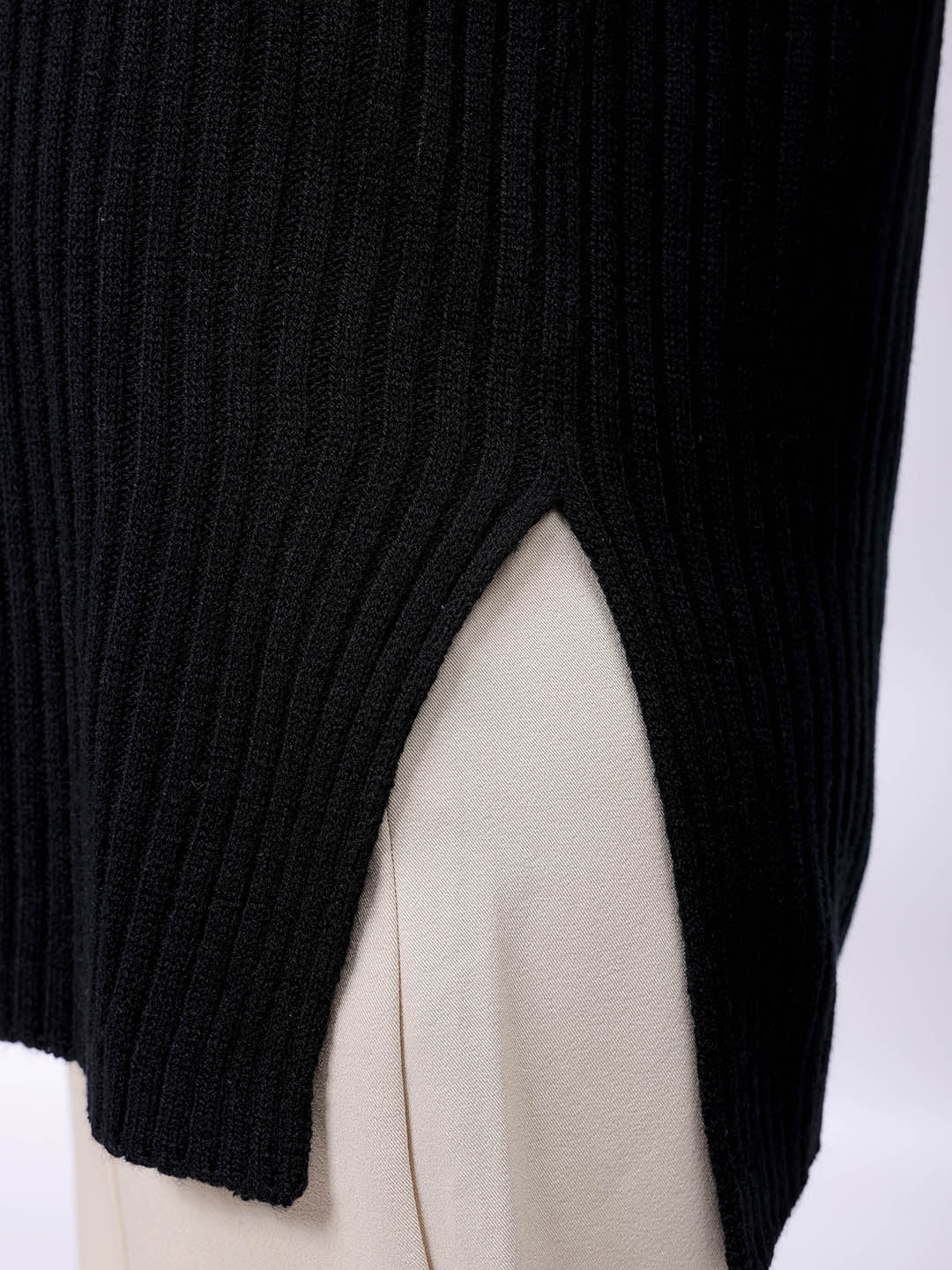 Women's Black Boxy Fit Solid Sweater