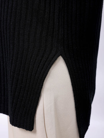 Women's Black Boxy Fit Solid Sweater