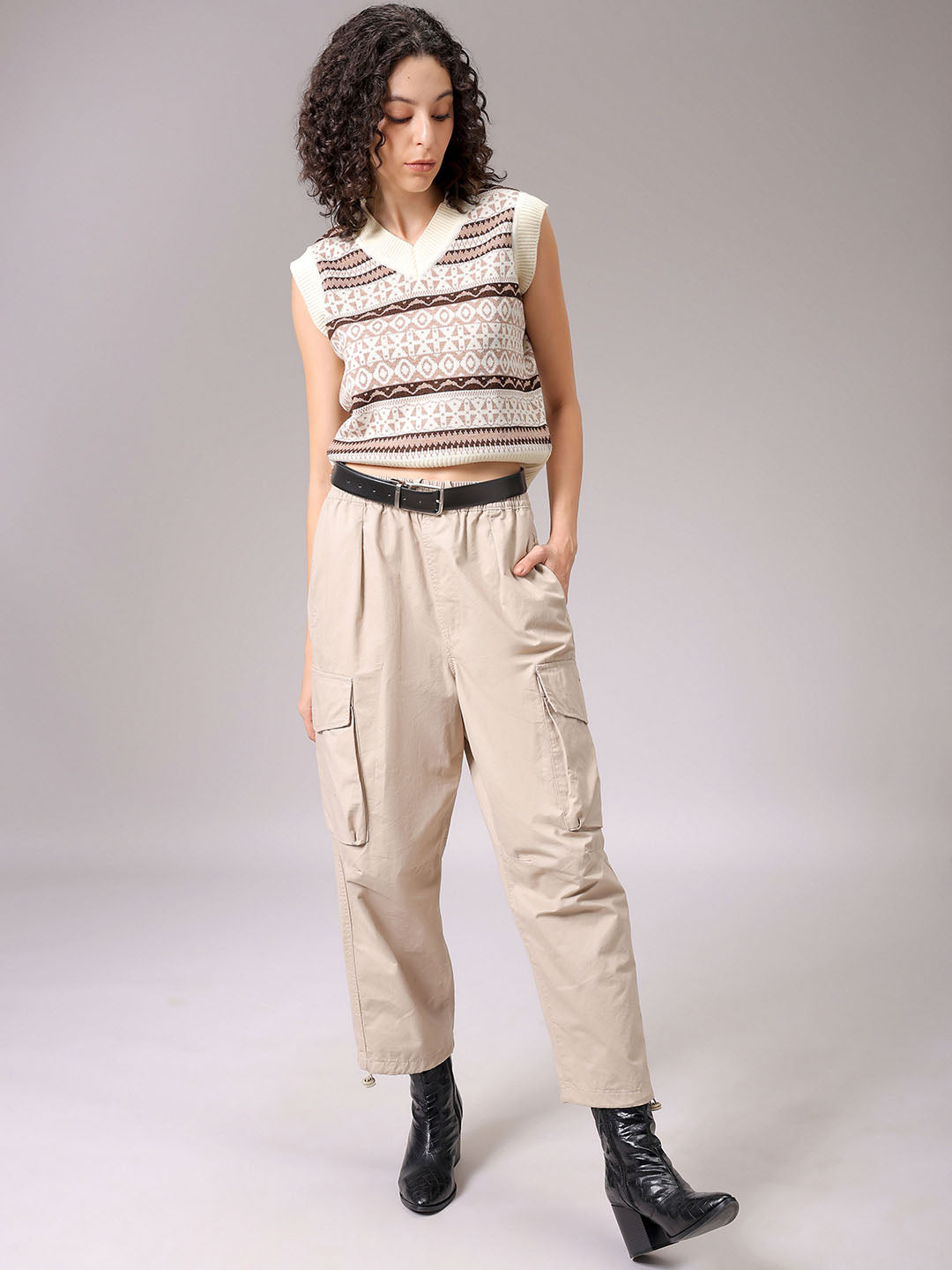 Women's White Fitted Geometric Printed Sweater Vest