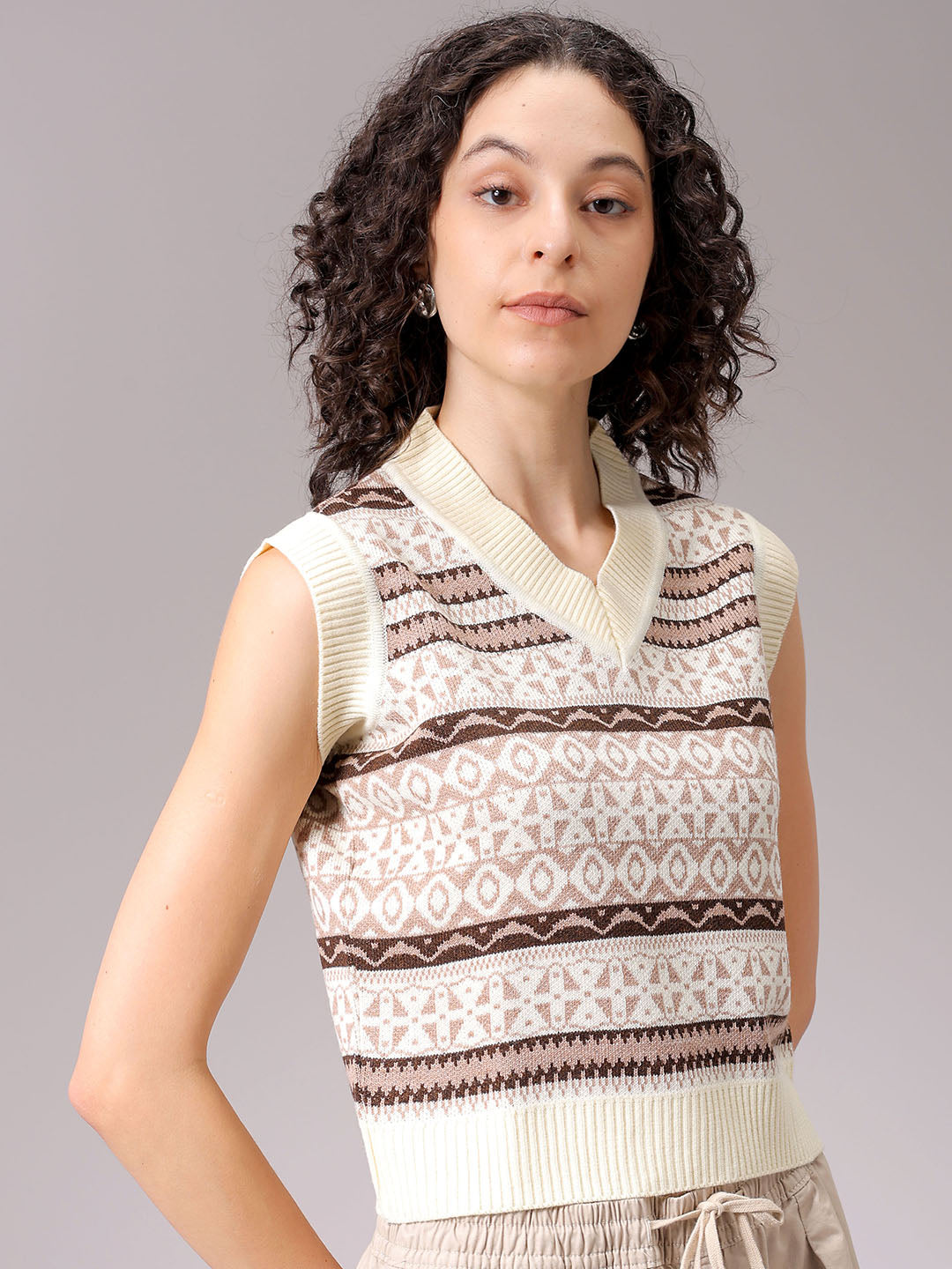 Women's White Fitted Geometric Printed Sweater Vest