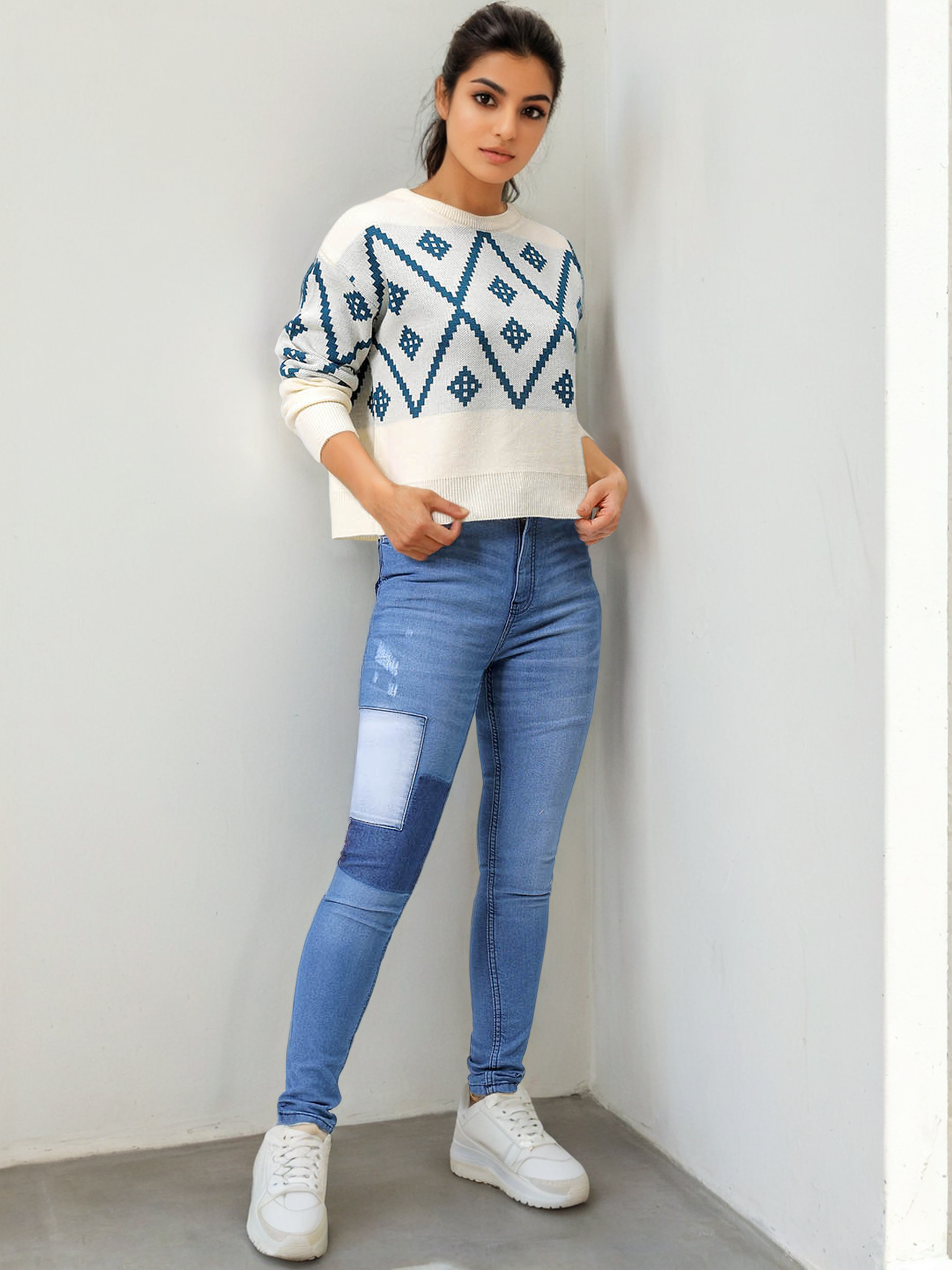 Women's Regular Fit Geometriec Round Neck Sweater