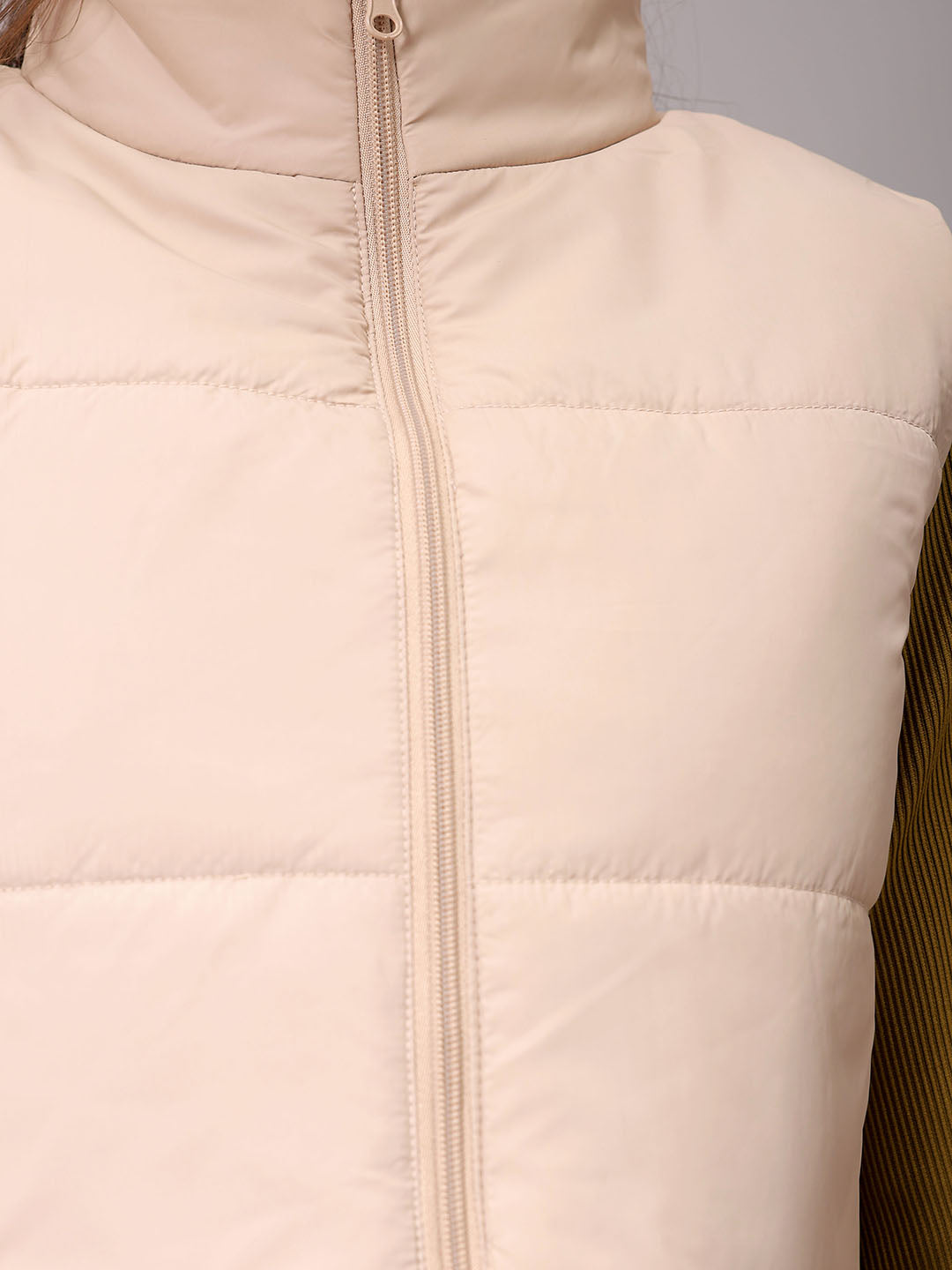 Women's Beige Regular Fit Solid Cropped Quilted Jacket