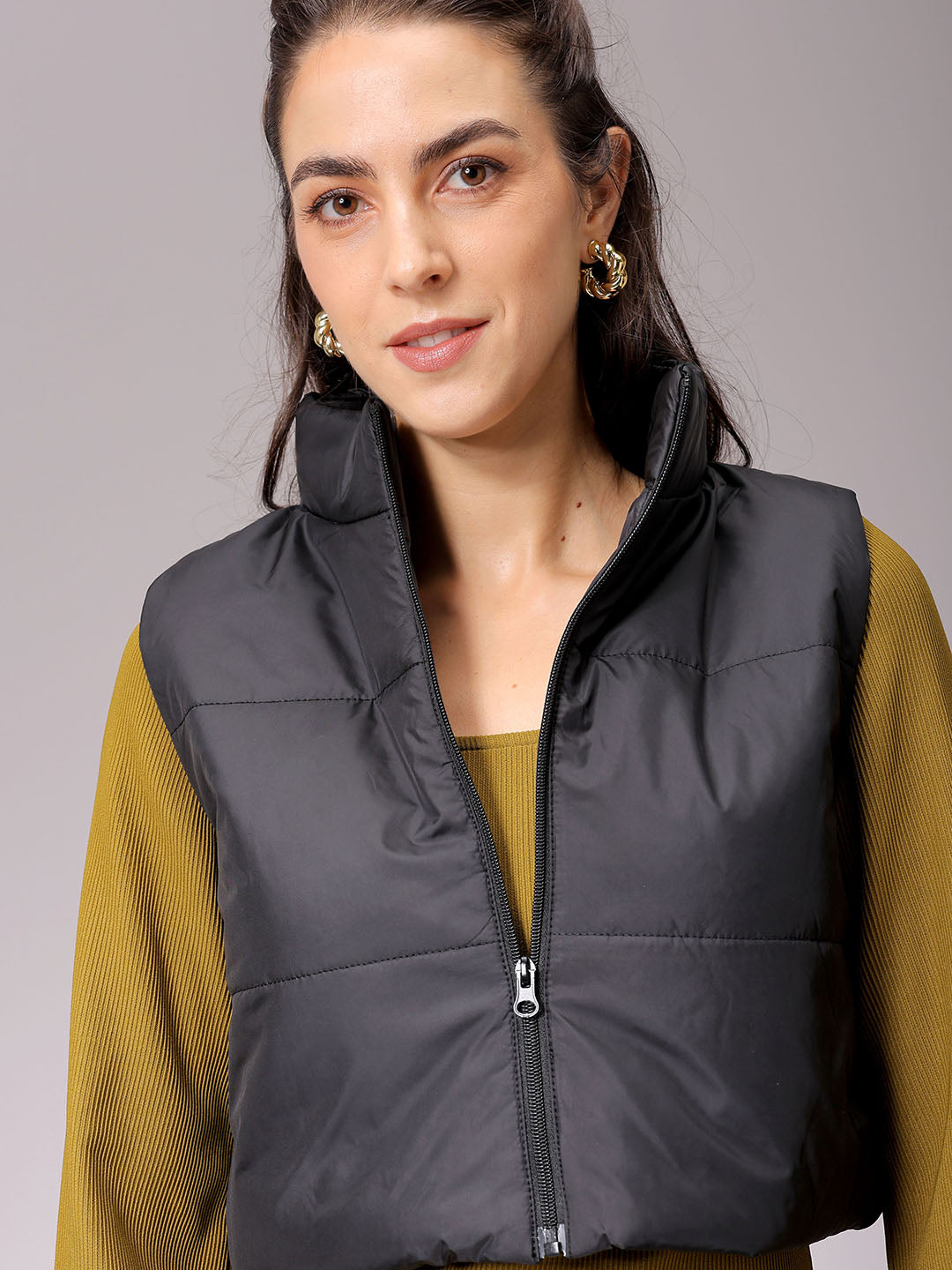 Women's Black Regular Fit Solid Cropped Quilted Jacket