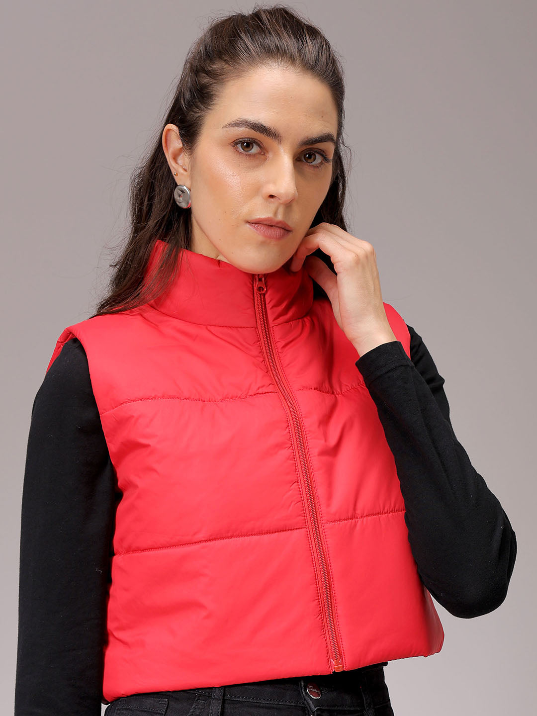 Women's Red Regular Fit Solid Cropped Quilted Jacket