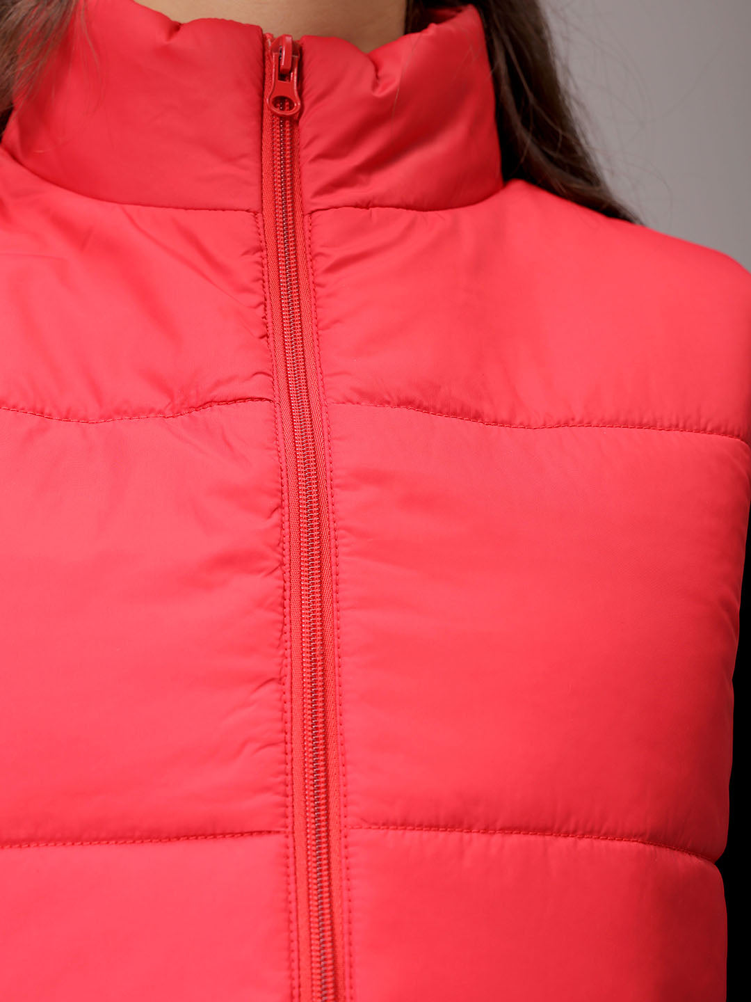 Women's Red Regular Fit Solid Cropped Quilted Jacket