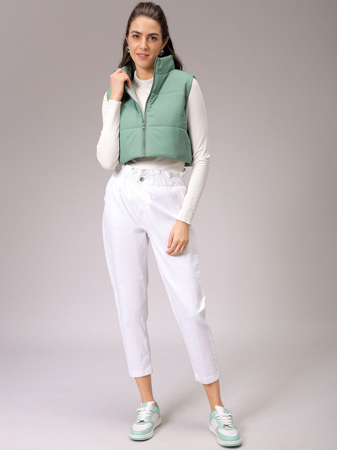 Women's Green Regular Fit Solid Cropped Quilted Jacket