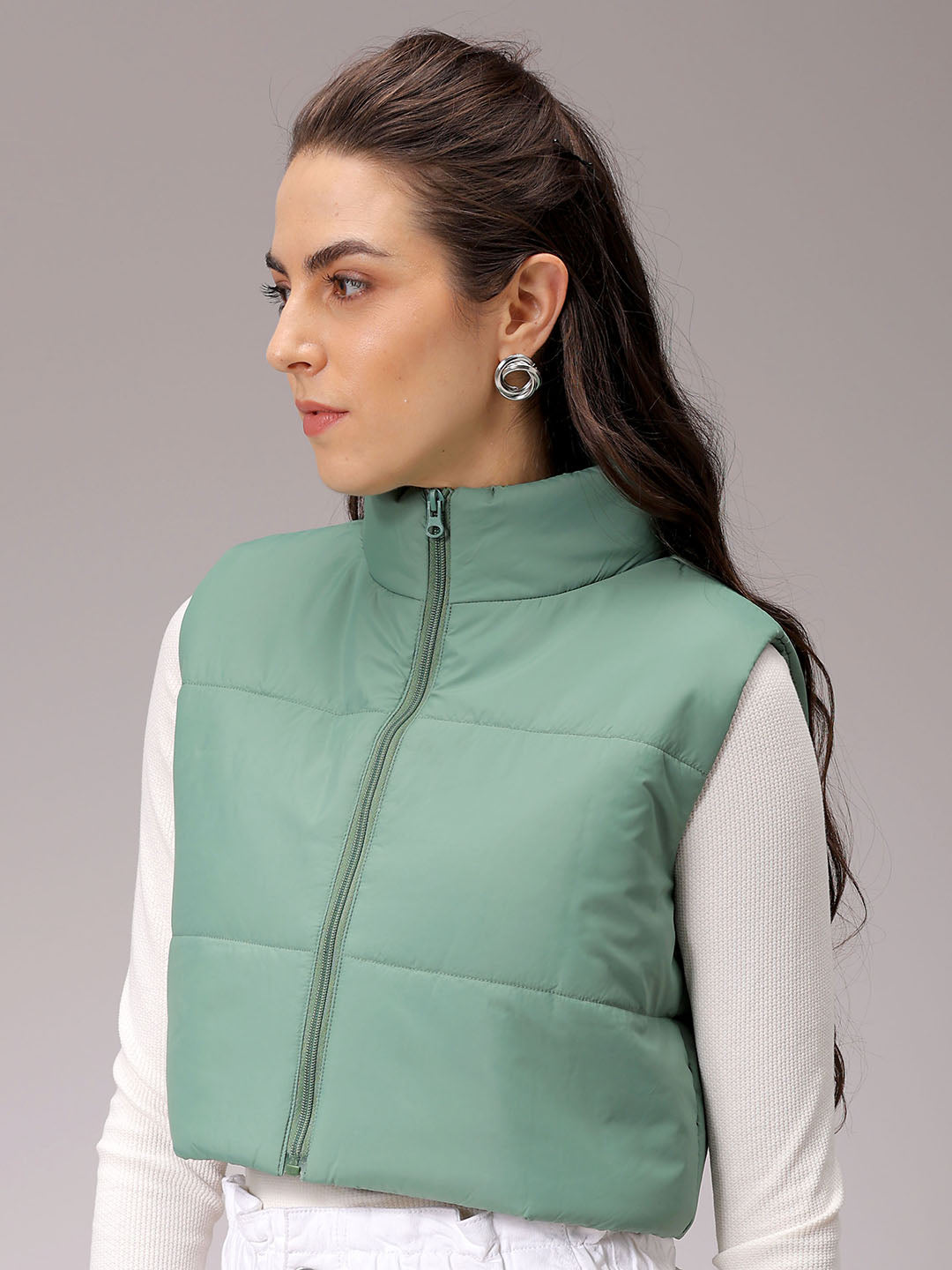 Women's Green Regular Fit Solid Cropped Quilted Jacket