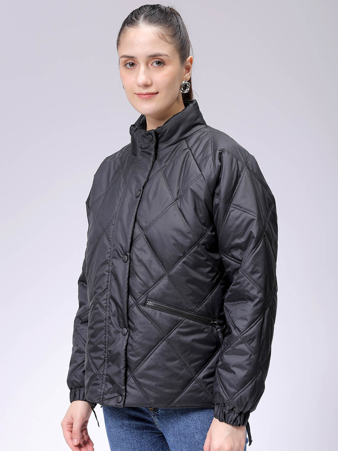 Women's Black Relaxed Solid Quilted Jacket
