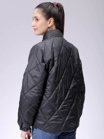 Women's Black Relaxed Solid Quilted Jacket