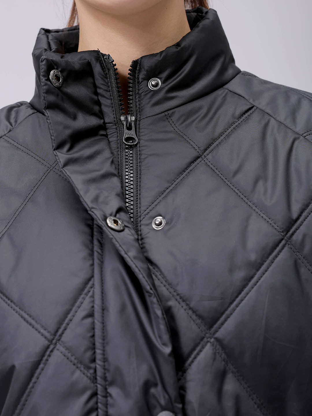 Women's Black Relaxed Solid Quilted Jacket