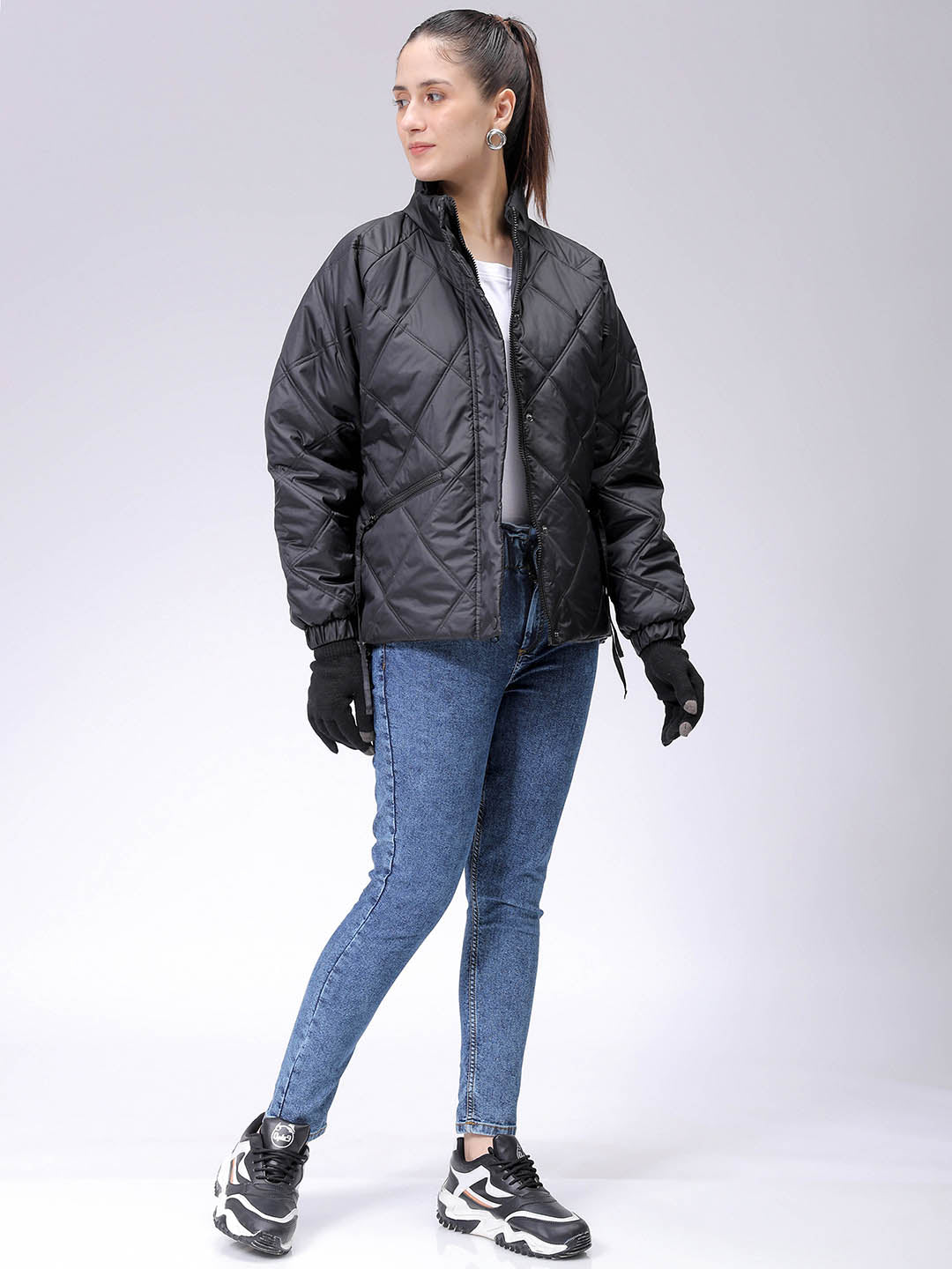 Women's Black Relaxed Solid Quilted Jacket