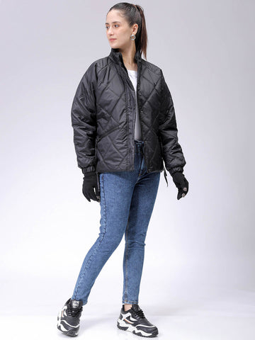 Women's Black Relaxed Solid Quilted Jacket