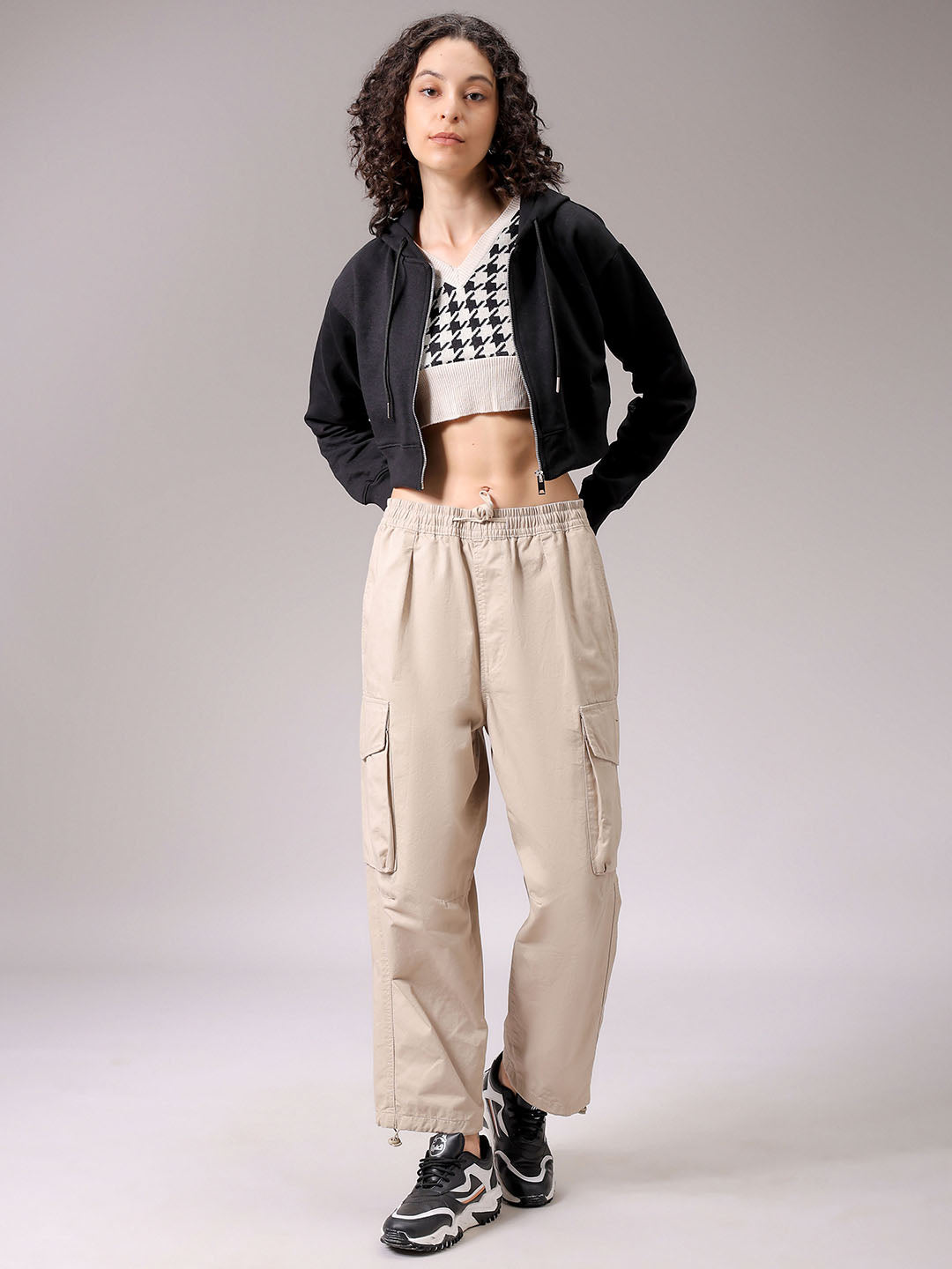 Women's Black Relaxed Fit Solid Cropped Front Open Sweatshirt