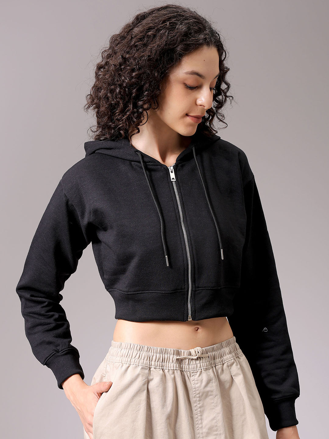 Women's Black Relaxed Fit Solid Cropped Front Open Sweatshirt