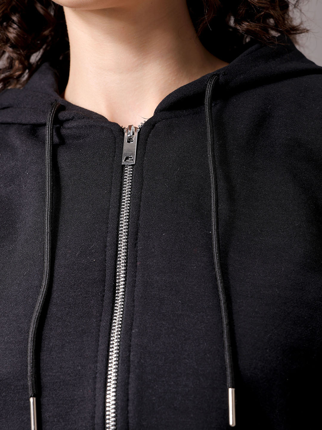 Women's Black Relaxed Fit Solid Cropped Front Open Sweatshirt