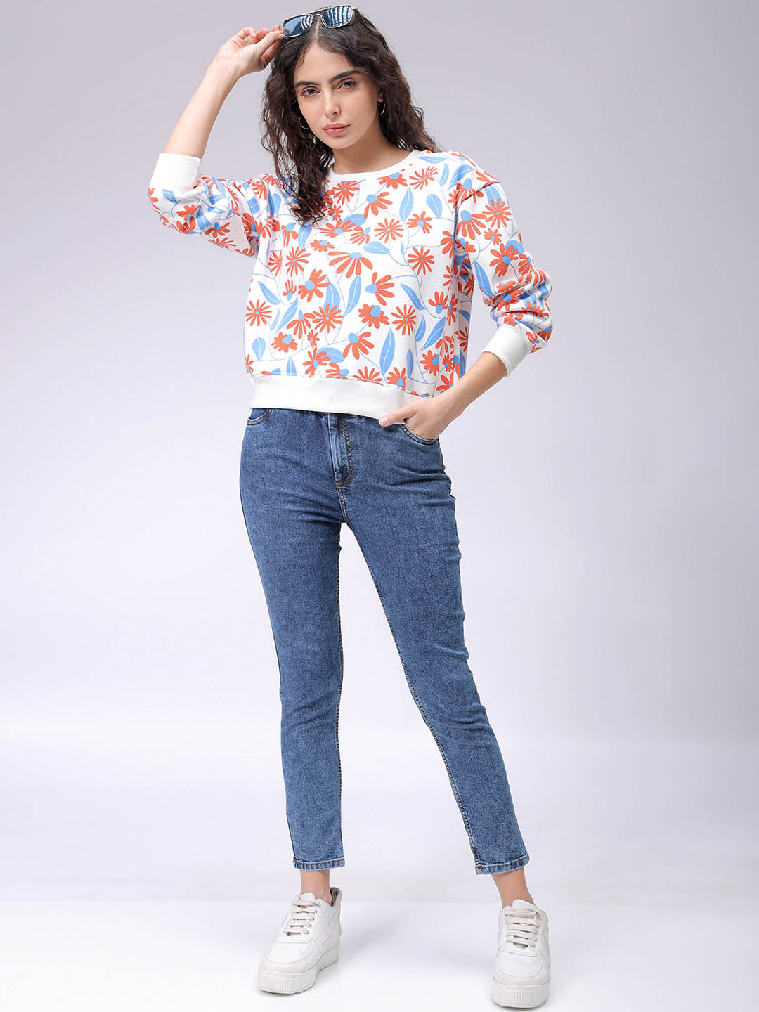 Women's White Relaxed Fit Floral Crewneck Sweatshirt