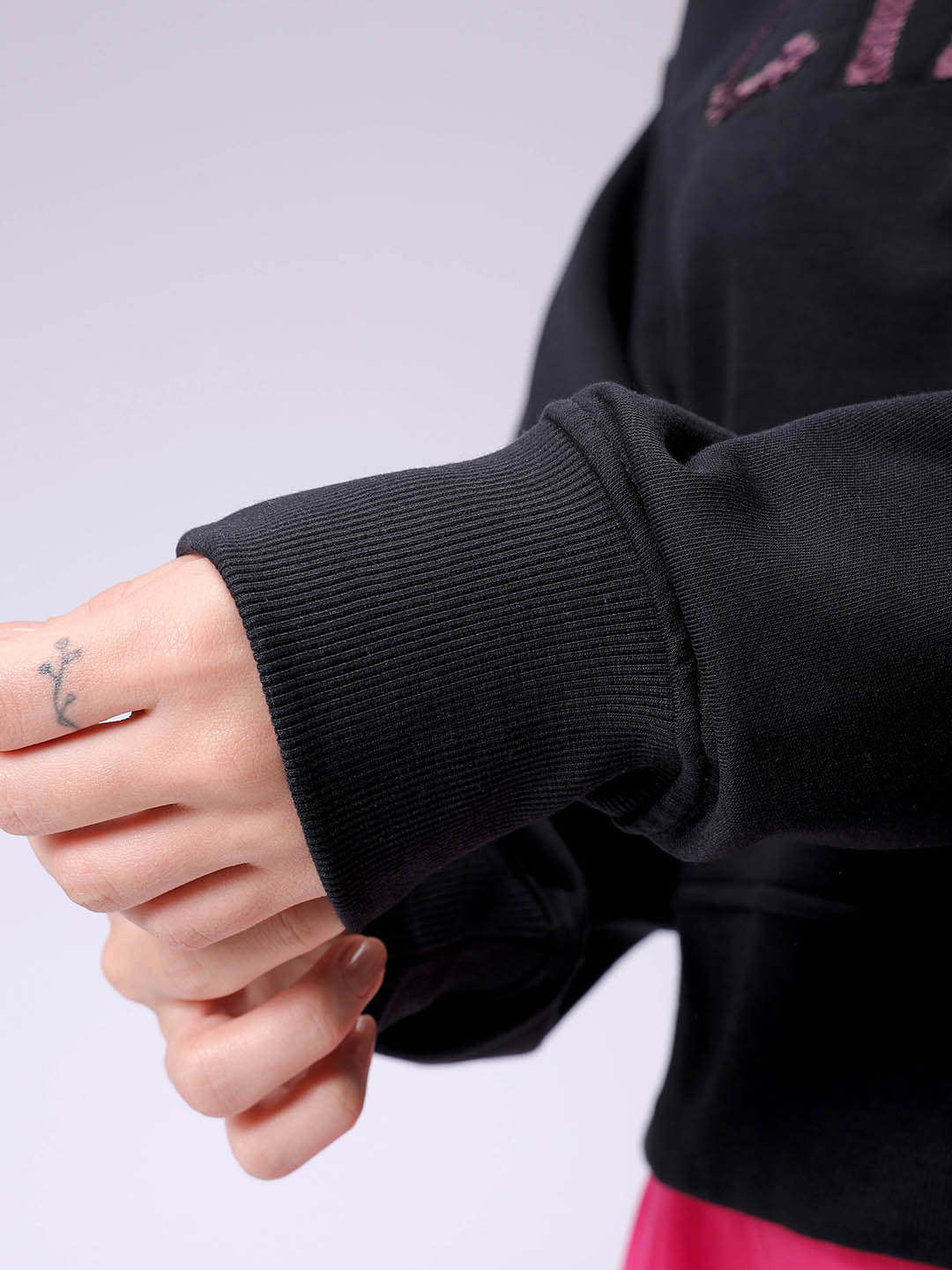 Women's Black Relaxed Fit Placement Embroidery Hooded Sweatshirt