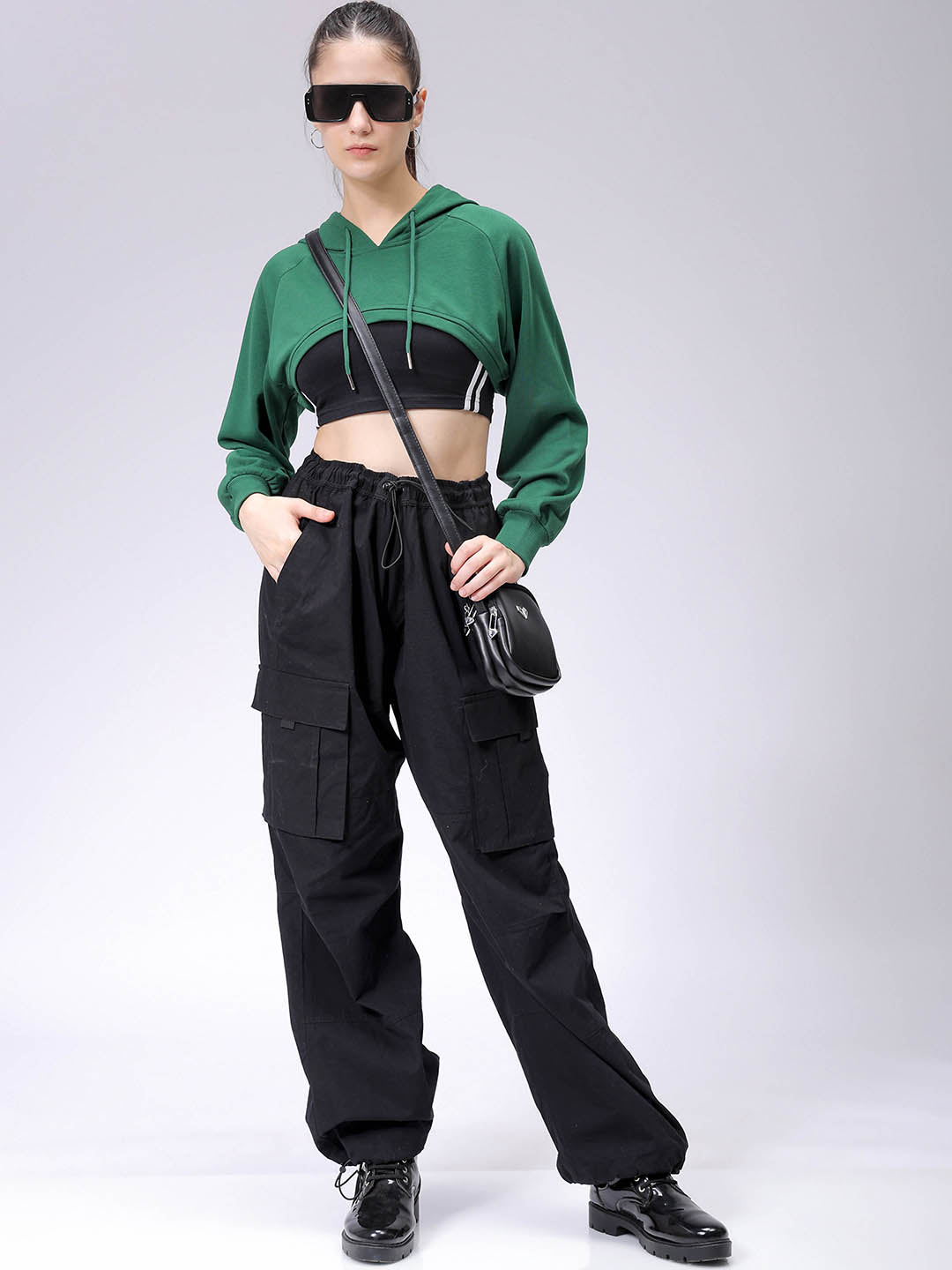 Women's Green Relaxed Fit Solid Hooded Sweatshirt