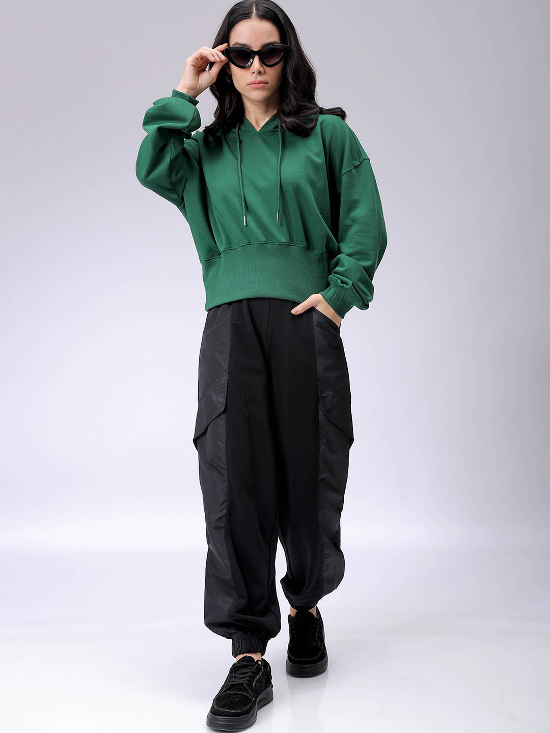 Women's Green Regular Fit Solid Balloon Sweatshirt