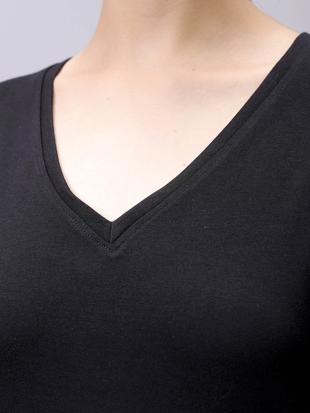Women's Black Regular Fit Solid T-Shirt