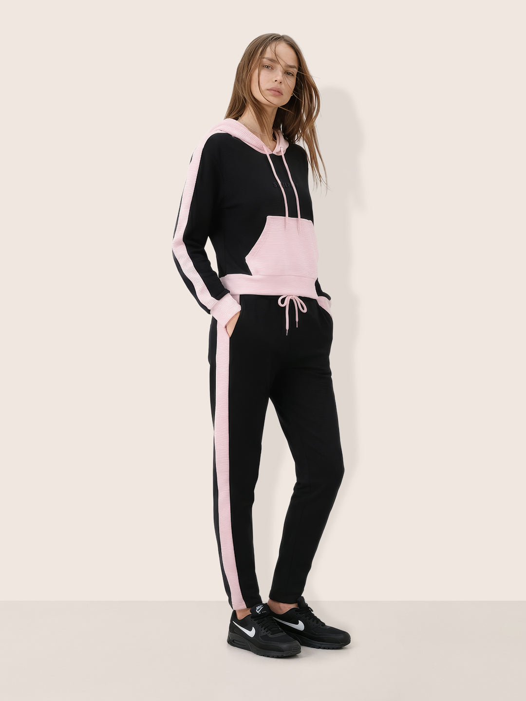 Women's Black Loose Fit Colourblocked Athlet Wear Coordinates