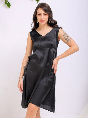 Women's Black Fit and Flare Solid V neck Pinafore Dress