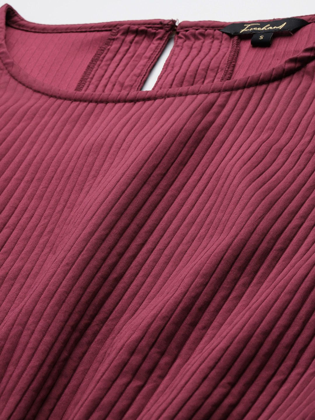 Freehand Maroon Women's Loose Fit Textured Crop Top