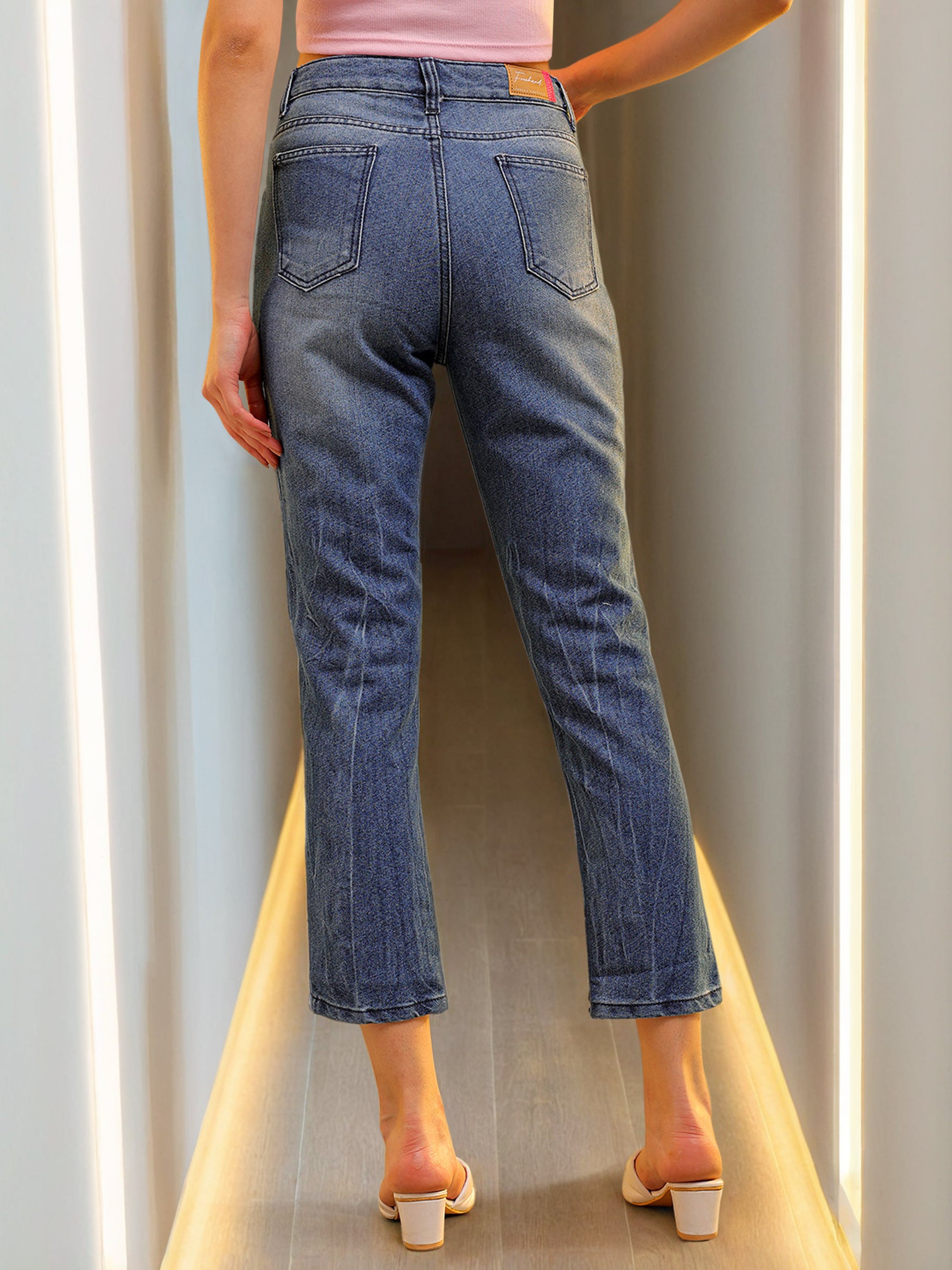 Women's Distress Straight Fit Jeans