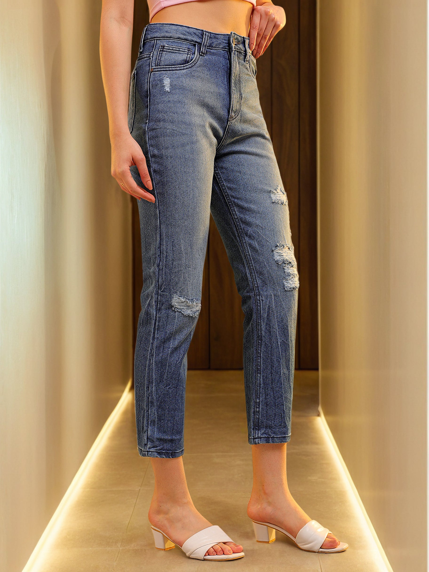 Women's Distress Straight Fit Jeans