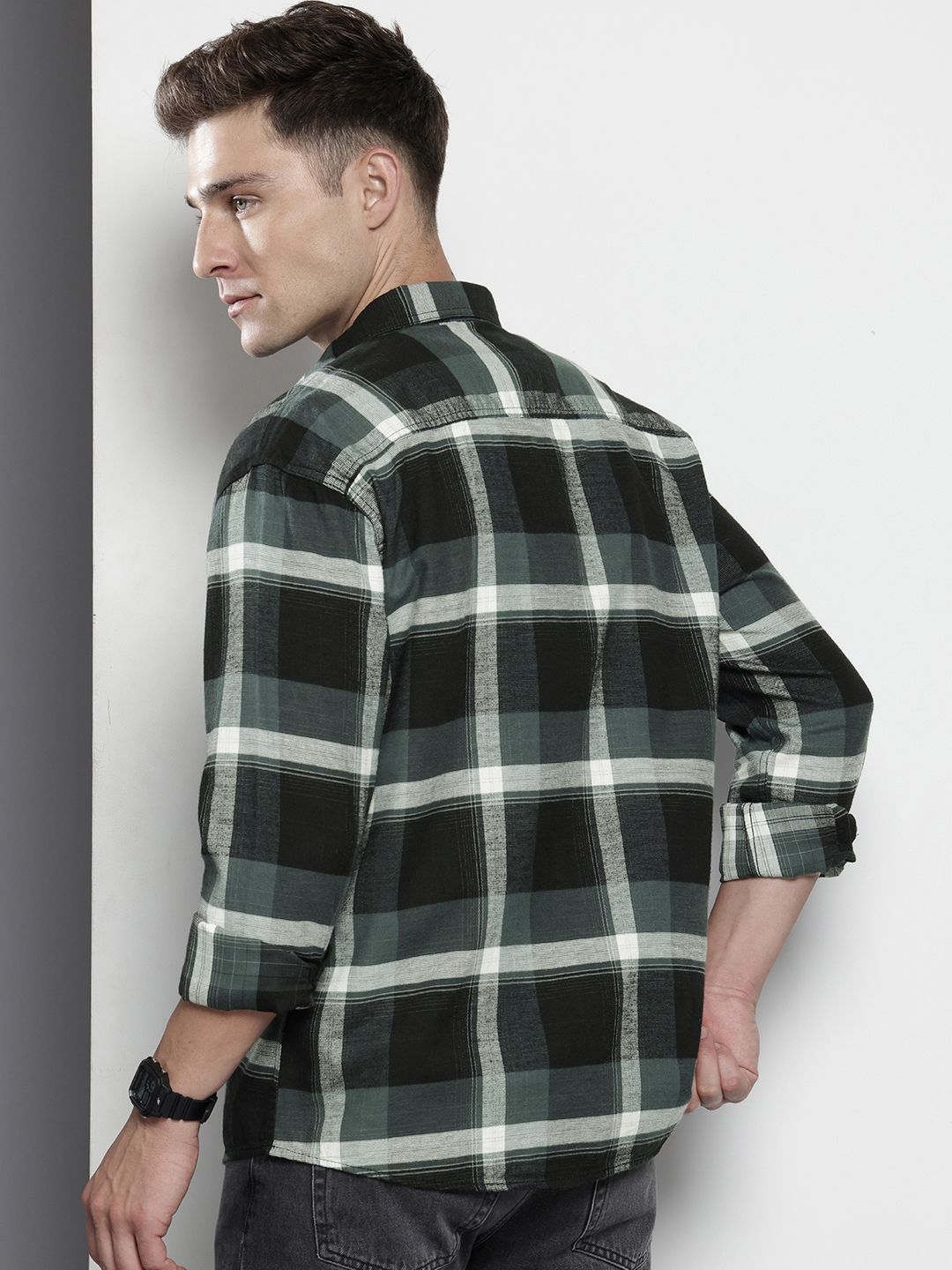 Men's Black Regular Fit Checked Casual Shirt