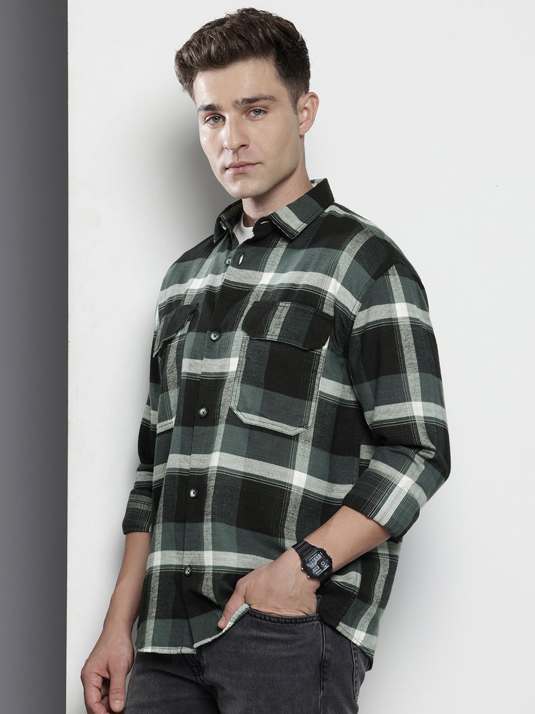 Men's Black Regular Fit Checked Casual Shirt