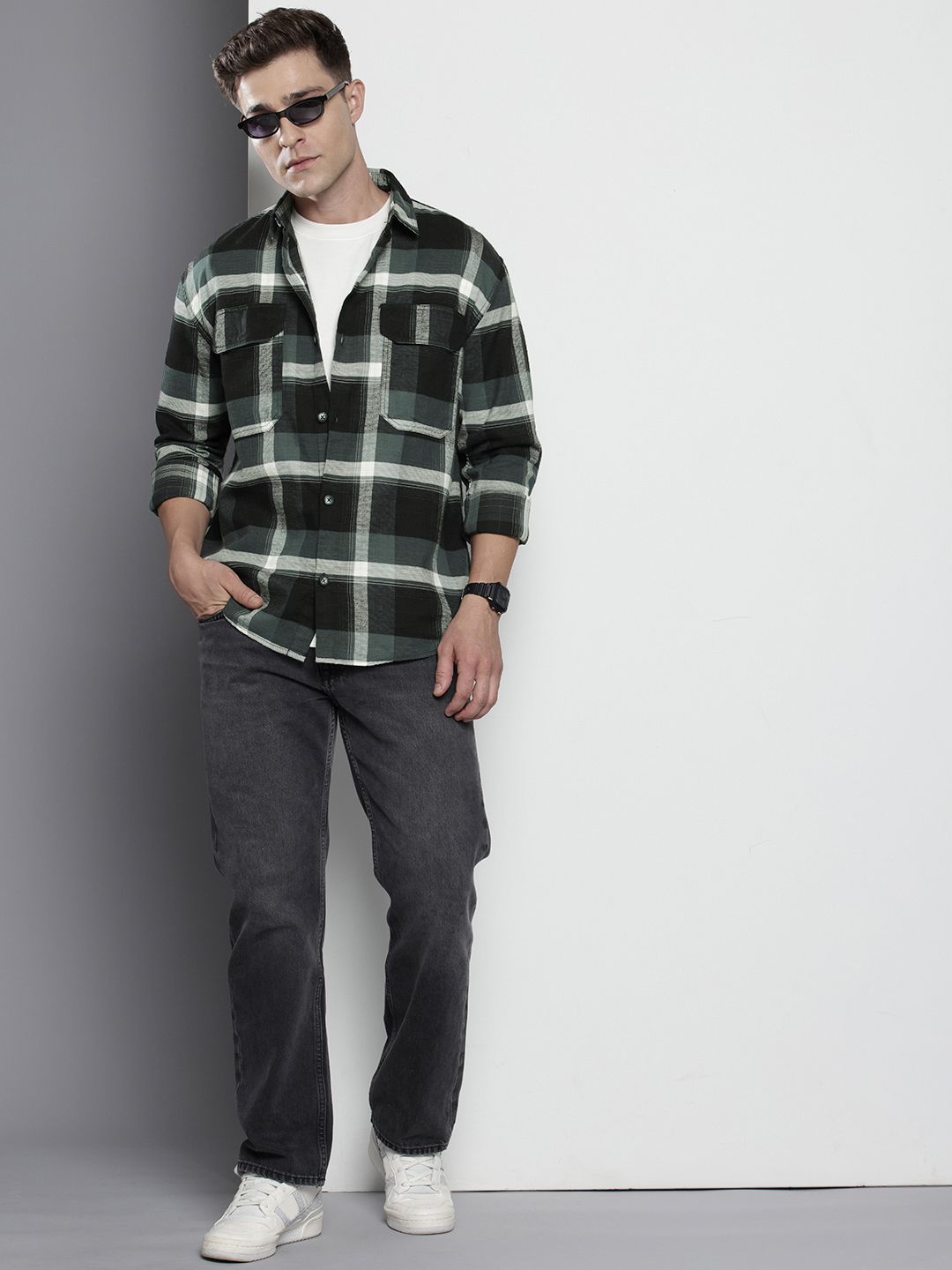 Men's Black Regular Fit Checked Casual Shirt