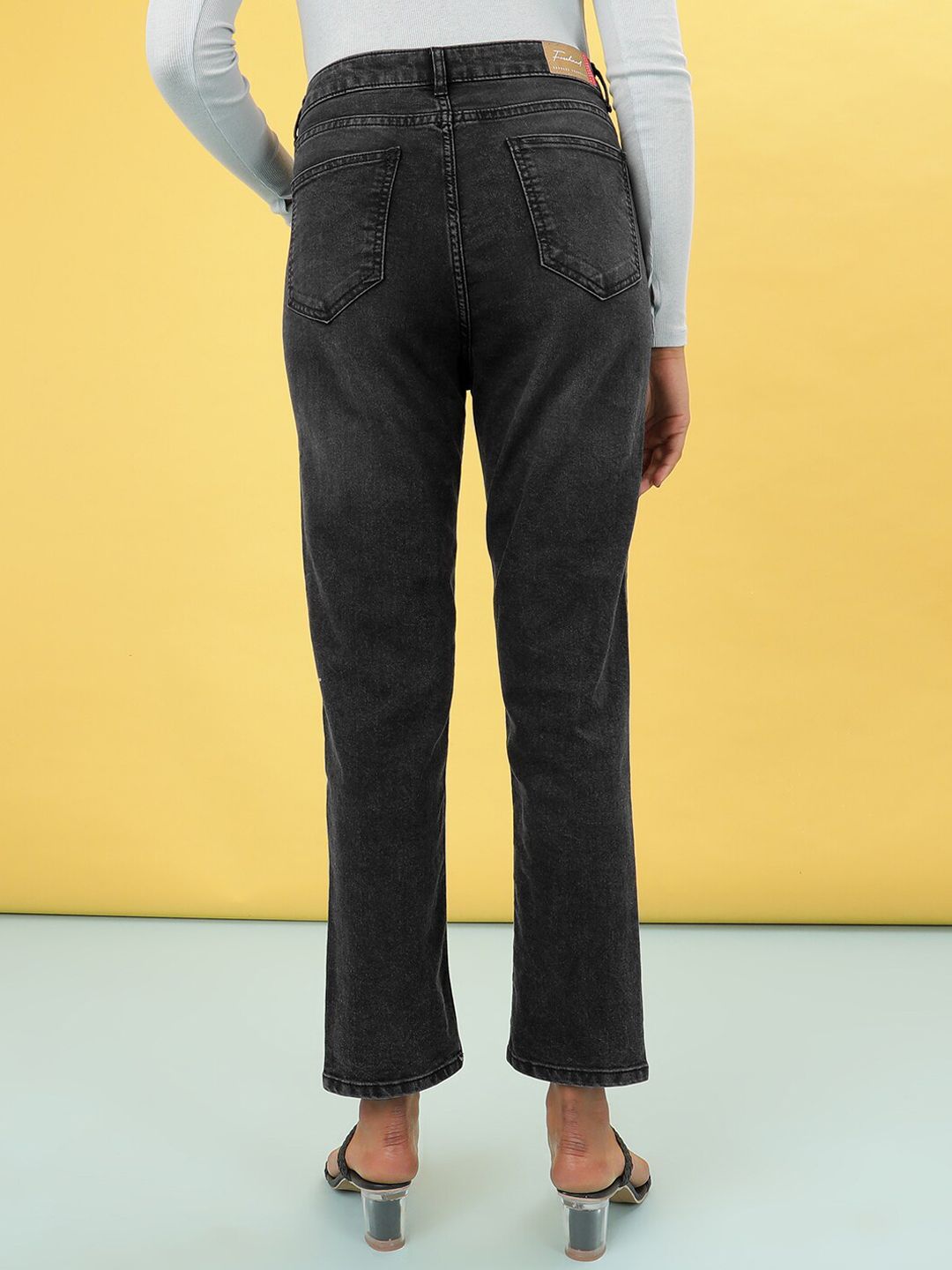 Women's Distressed Straight Fit Jeans