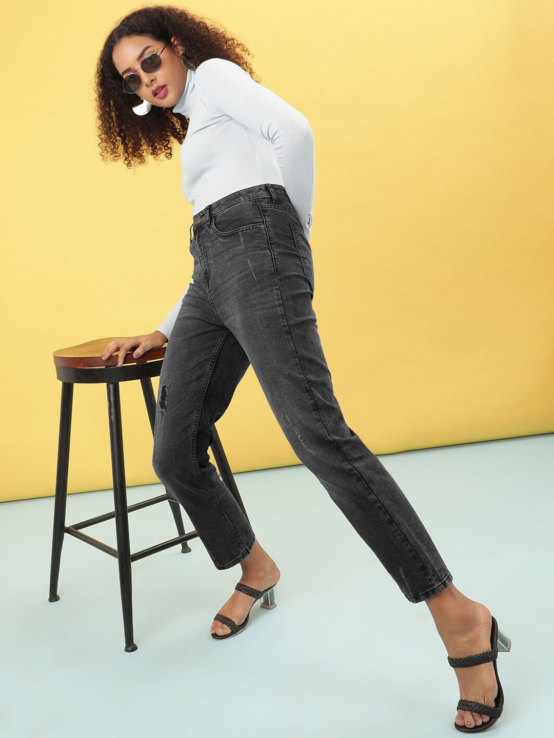 Women's Distressed Straight Fit Jeans