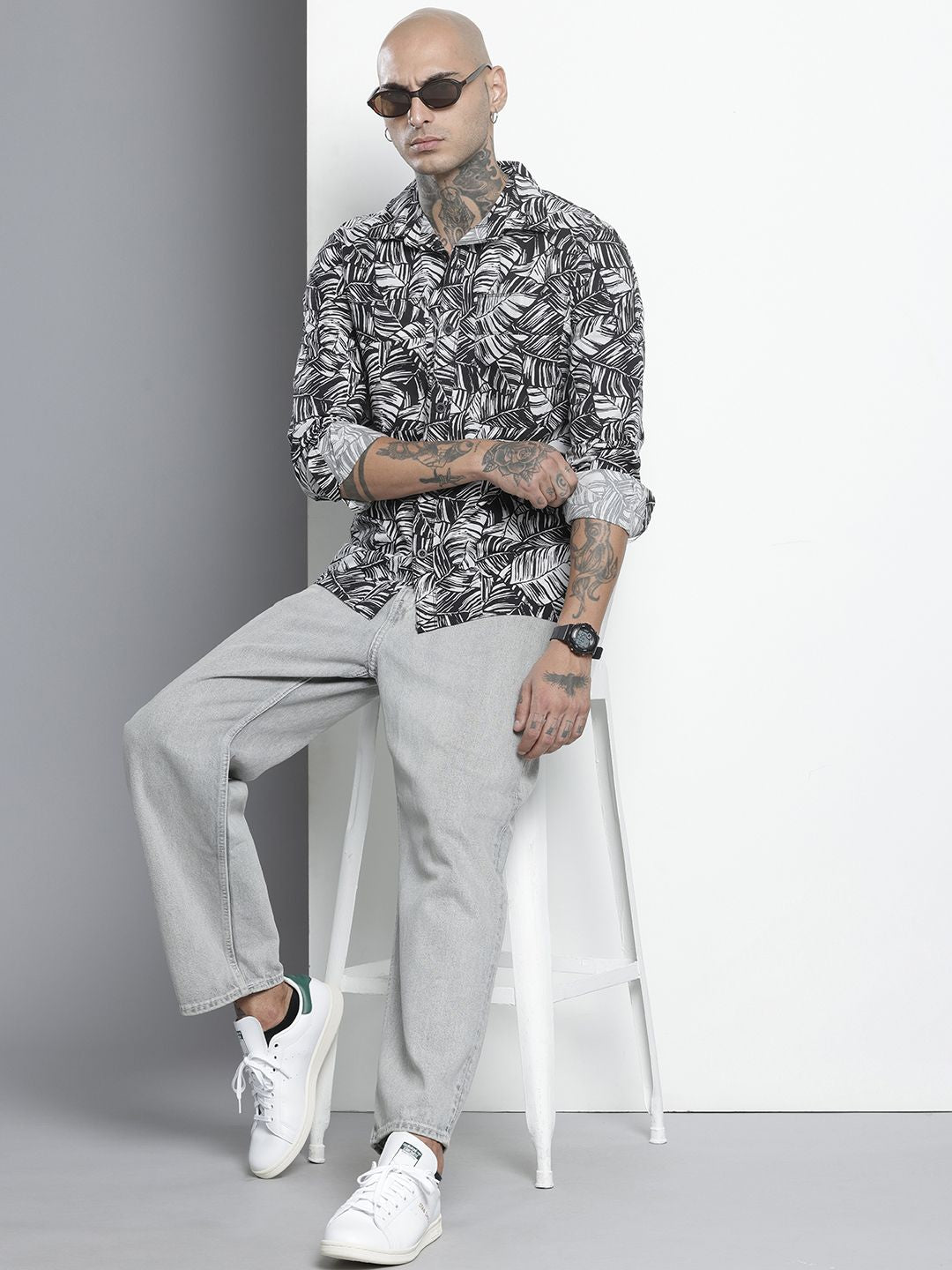 Men's Black Regular Fit Printed Casual Shirt