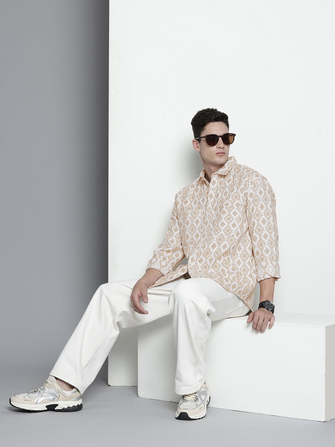 Men's Beige Relaxed Fit Printed Vintage Shirt